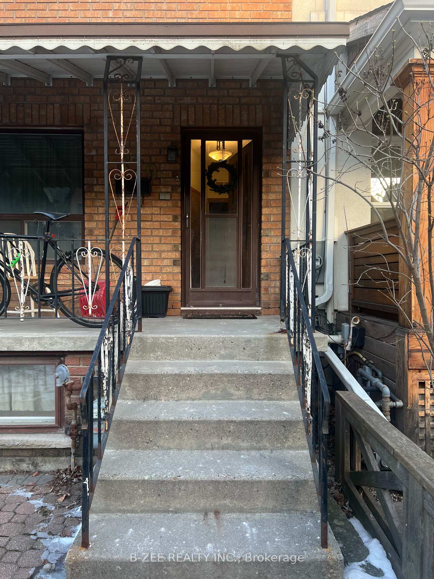 Photo 3 of Unit Upper 2, 479 Roxton Road, Toronto, Palmerston-Little Italy — HOMEH