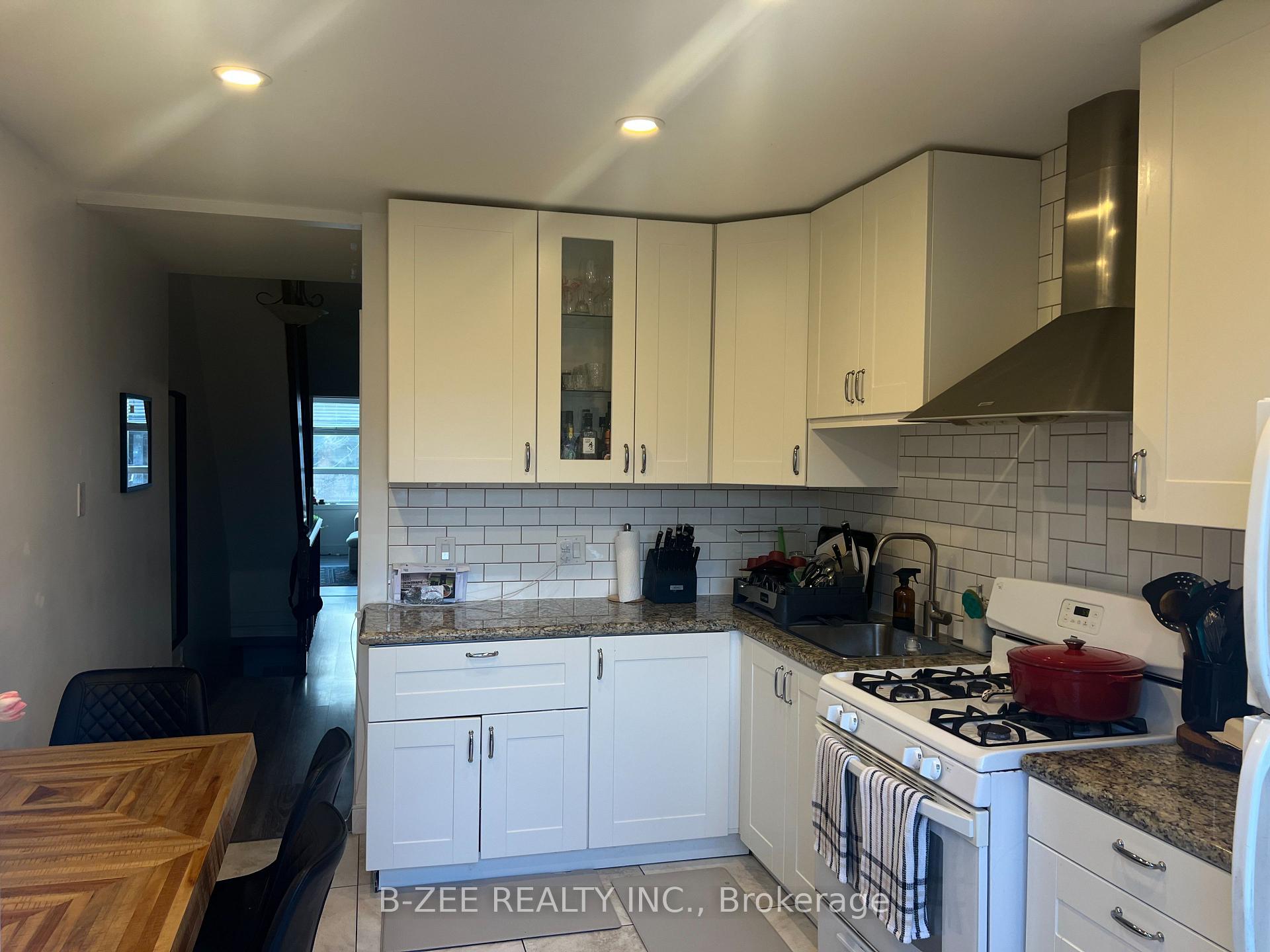 Photo 4 of Unit Upper 2, 479 Roxton Road, Toronto, Palmerston-Little Italy — HOMEH