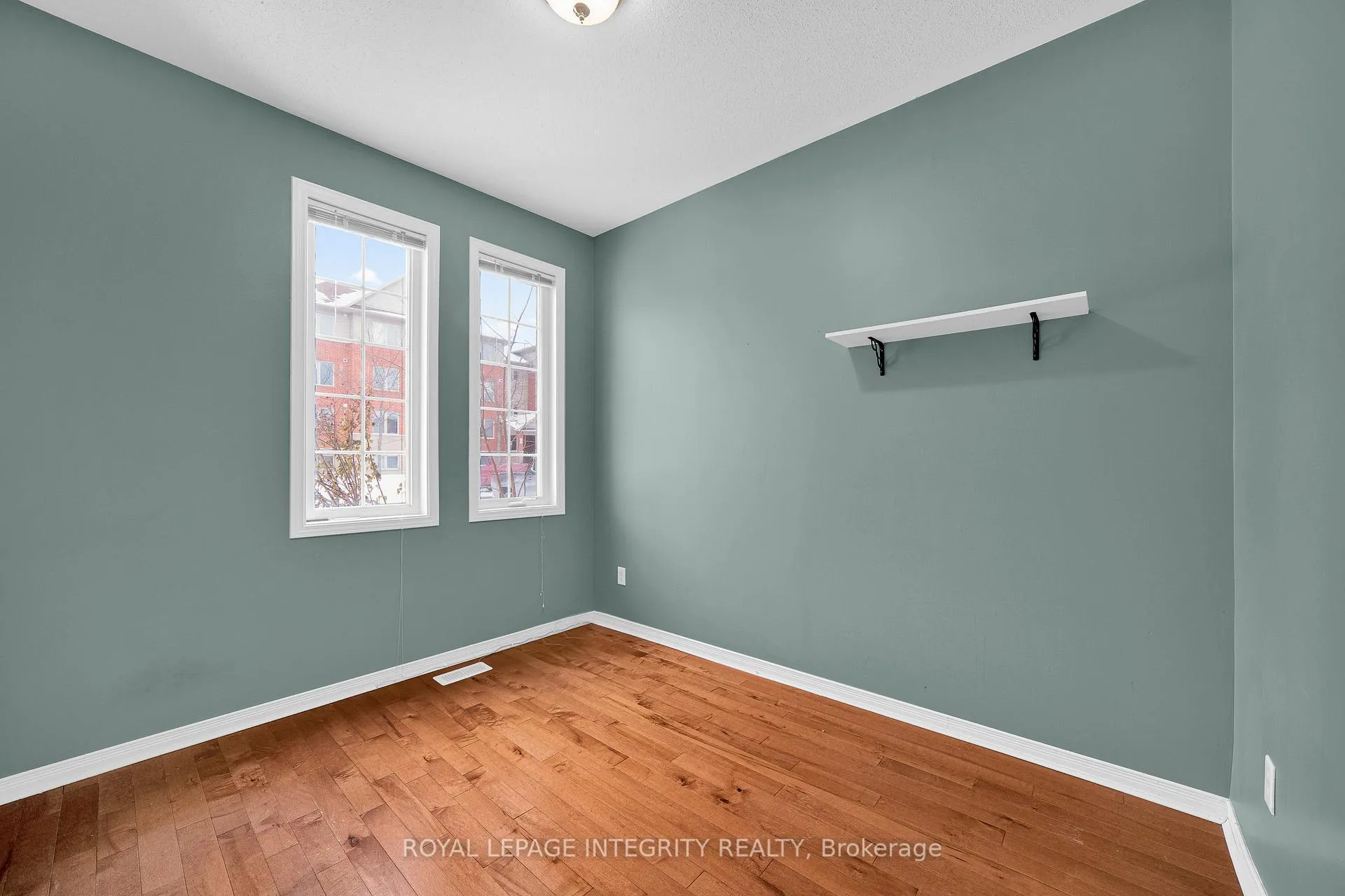Photo 3 of 37 Barnstone Drive, Ottawa, Barrhaven East — HOMEH