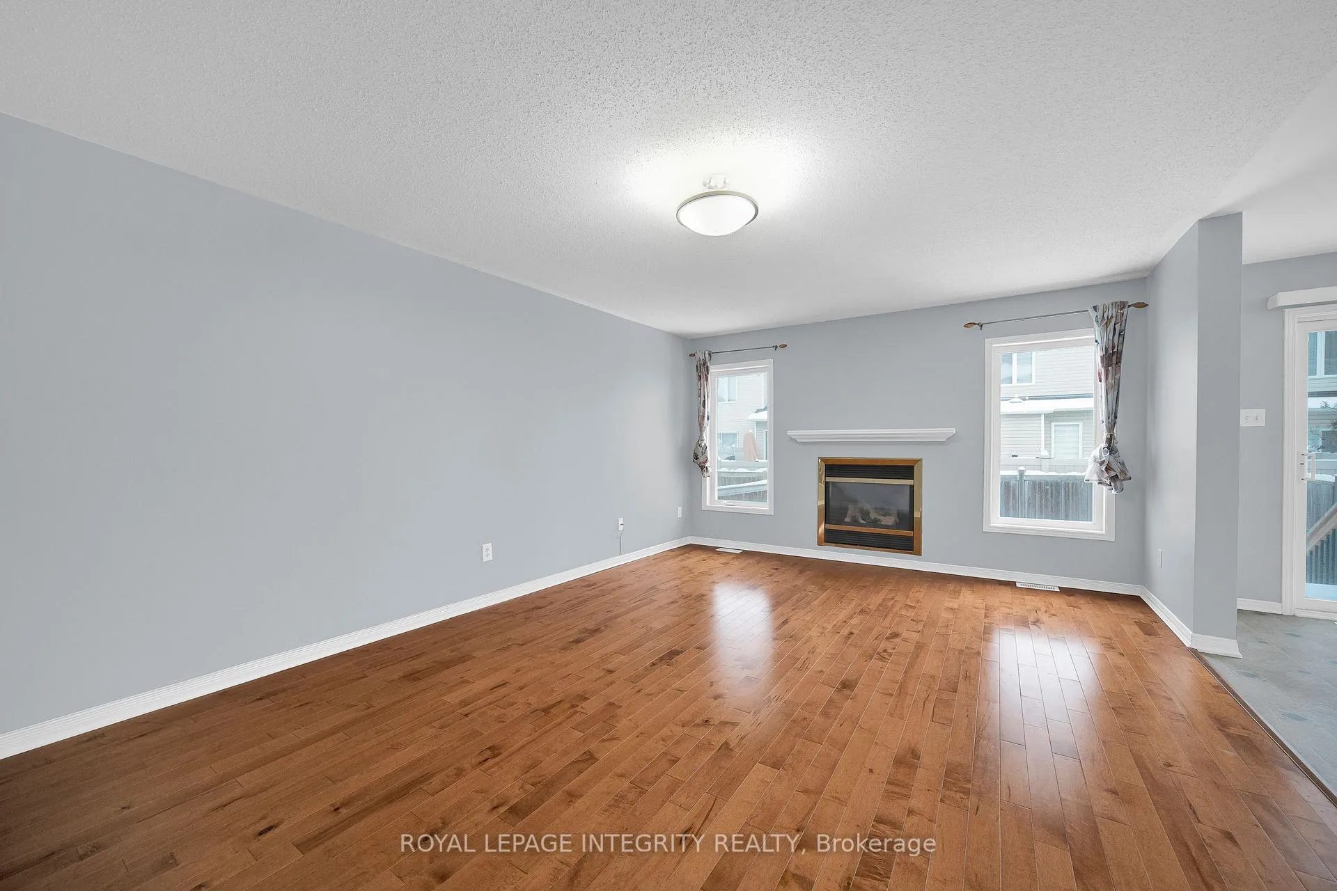 Photo 6 of 37 Barnstone Drive, Ottawa, Barrhaven East — HOMEH