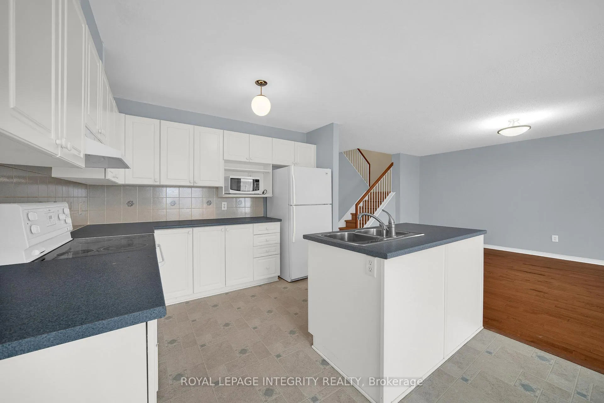 Photo 9 of 37 Barnstone Drive, Ottawa, Barrhaven East — HOMEH
