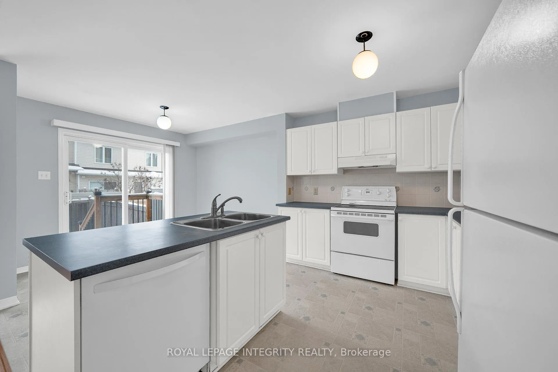Photo 10 of 37 Barnstone Drive, Ottawa, Barrhaven East — HOMEH