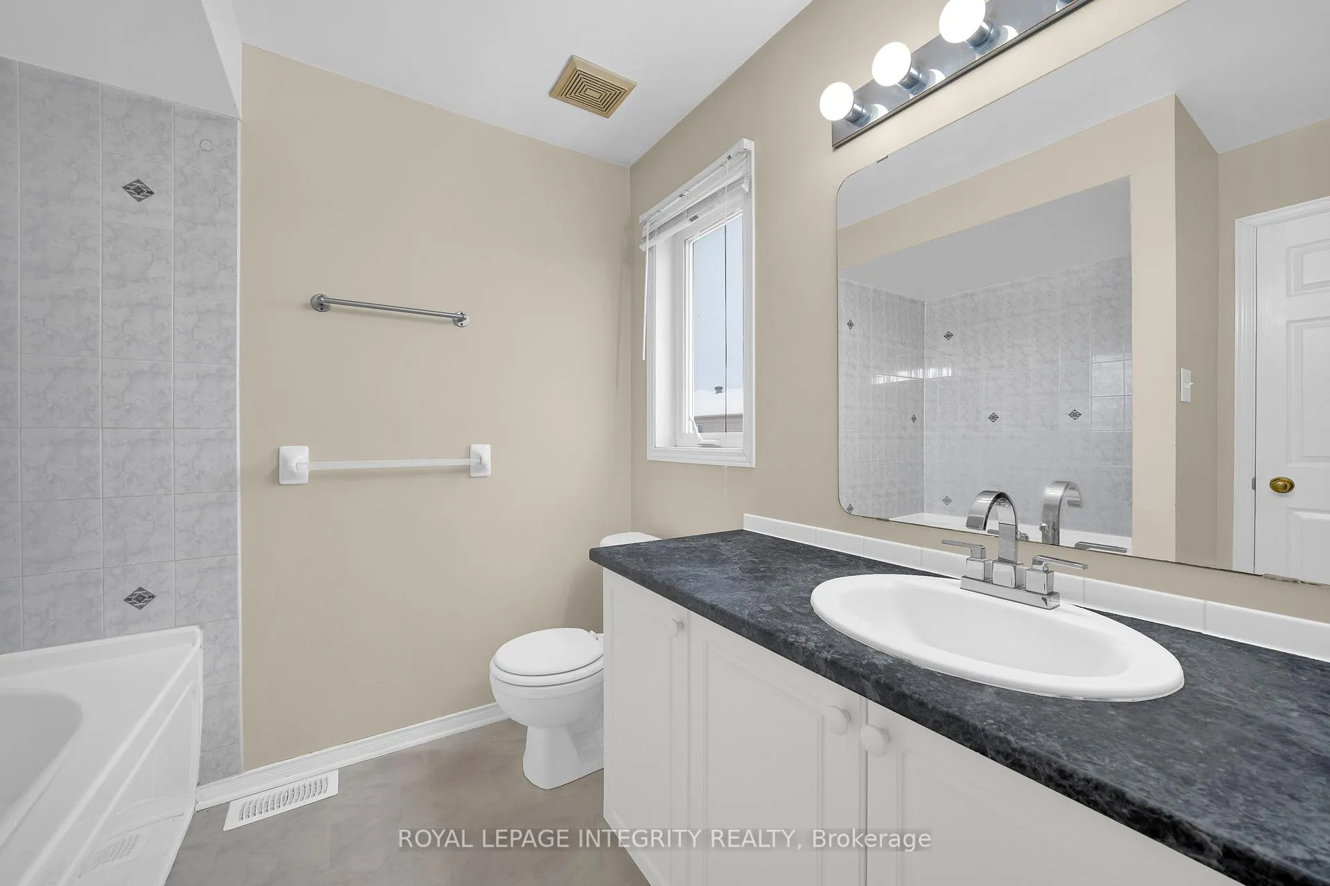 Photo 16 of 37 Barnstone Drive, Ottawa, Barrhaven East — HOMEH