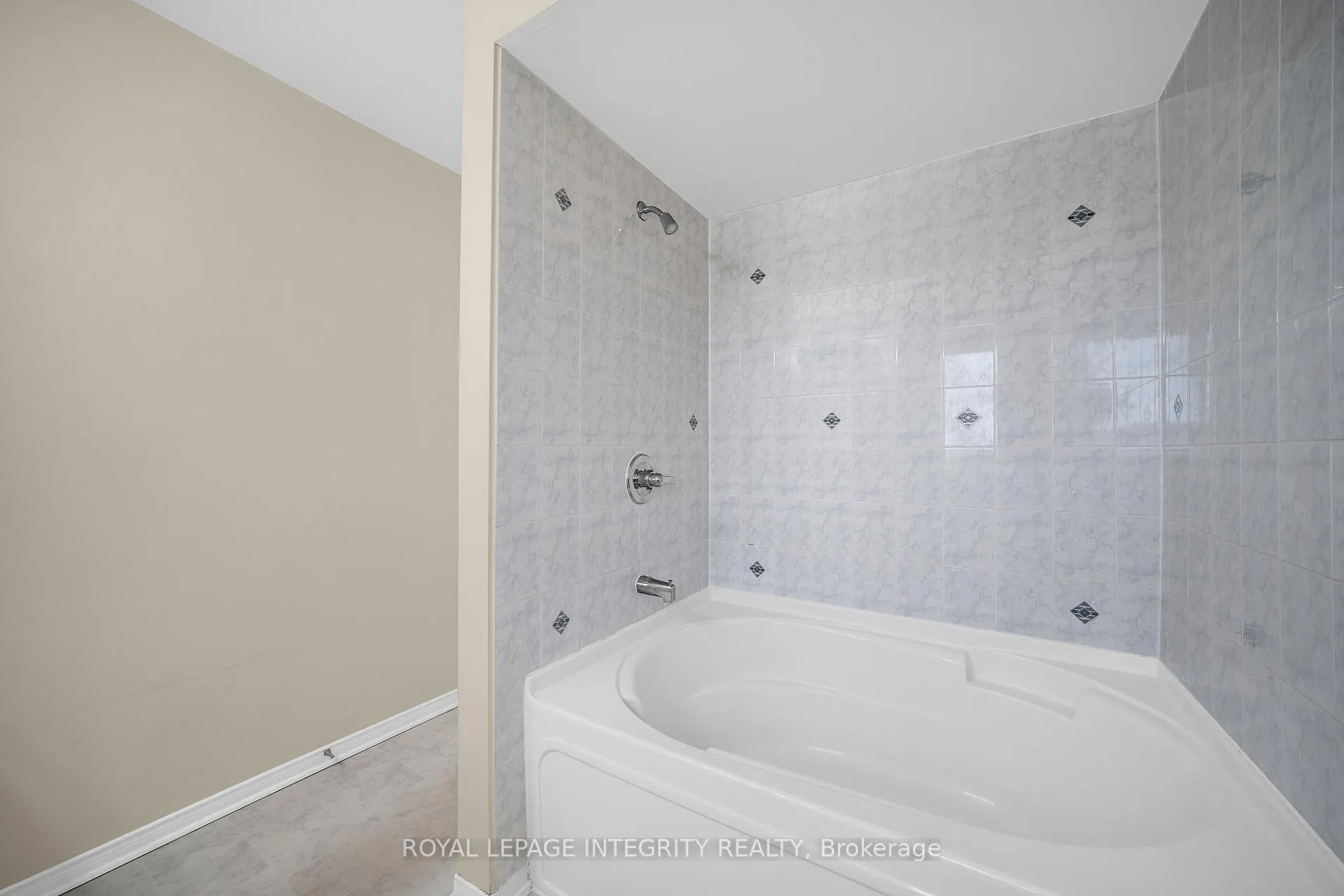 Photo 17 of 37 Barnstone Drive, Ottawa, Barrhaven East — HOMEH