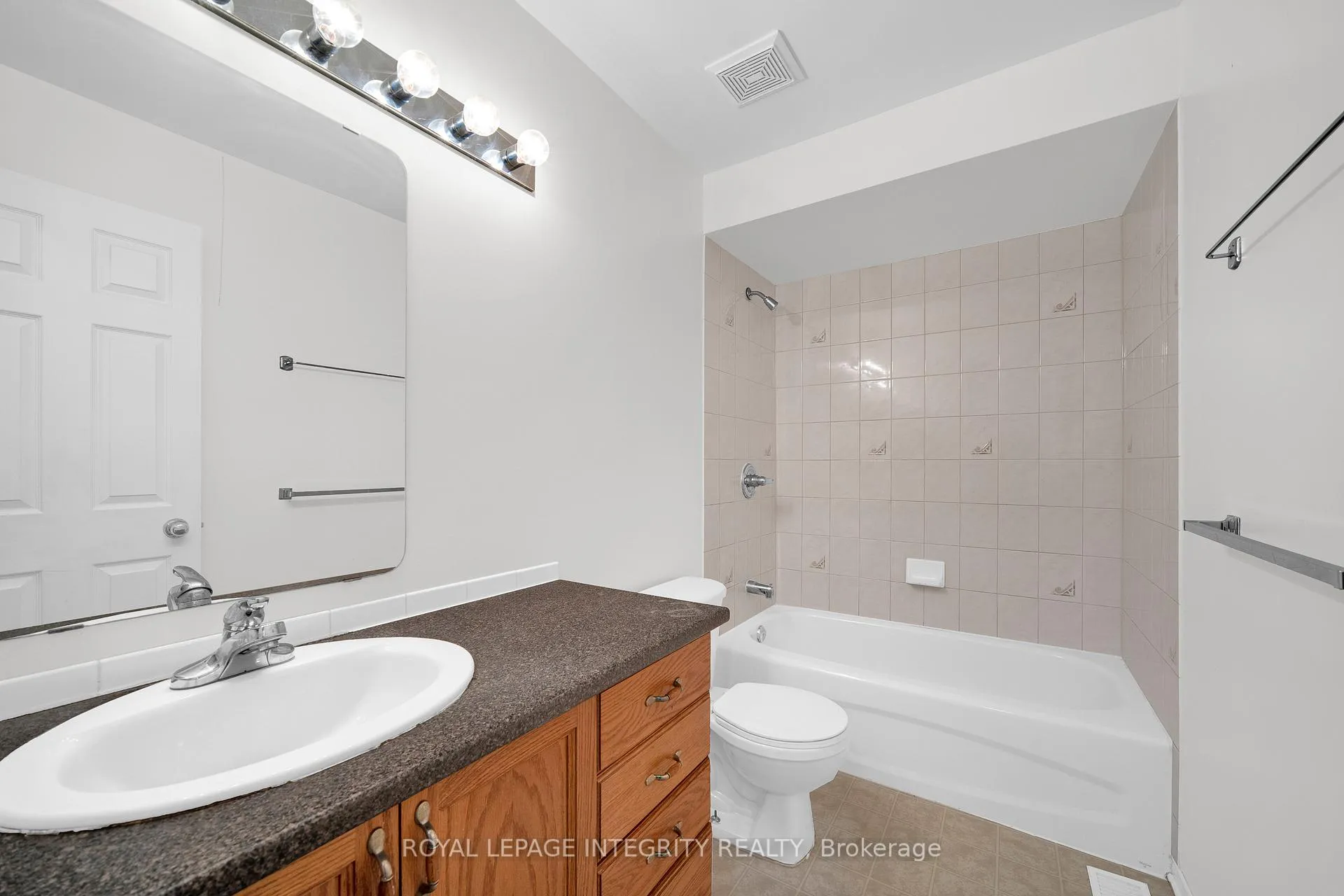 Photo 21 of 37 Barnstone Drive, Ottawa, Barrhaven East — HOMEH