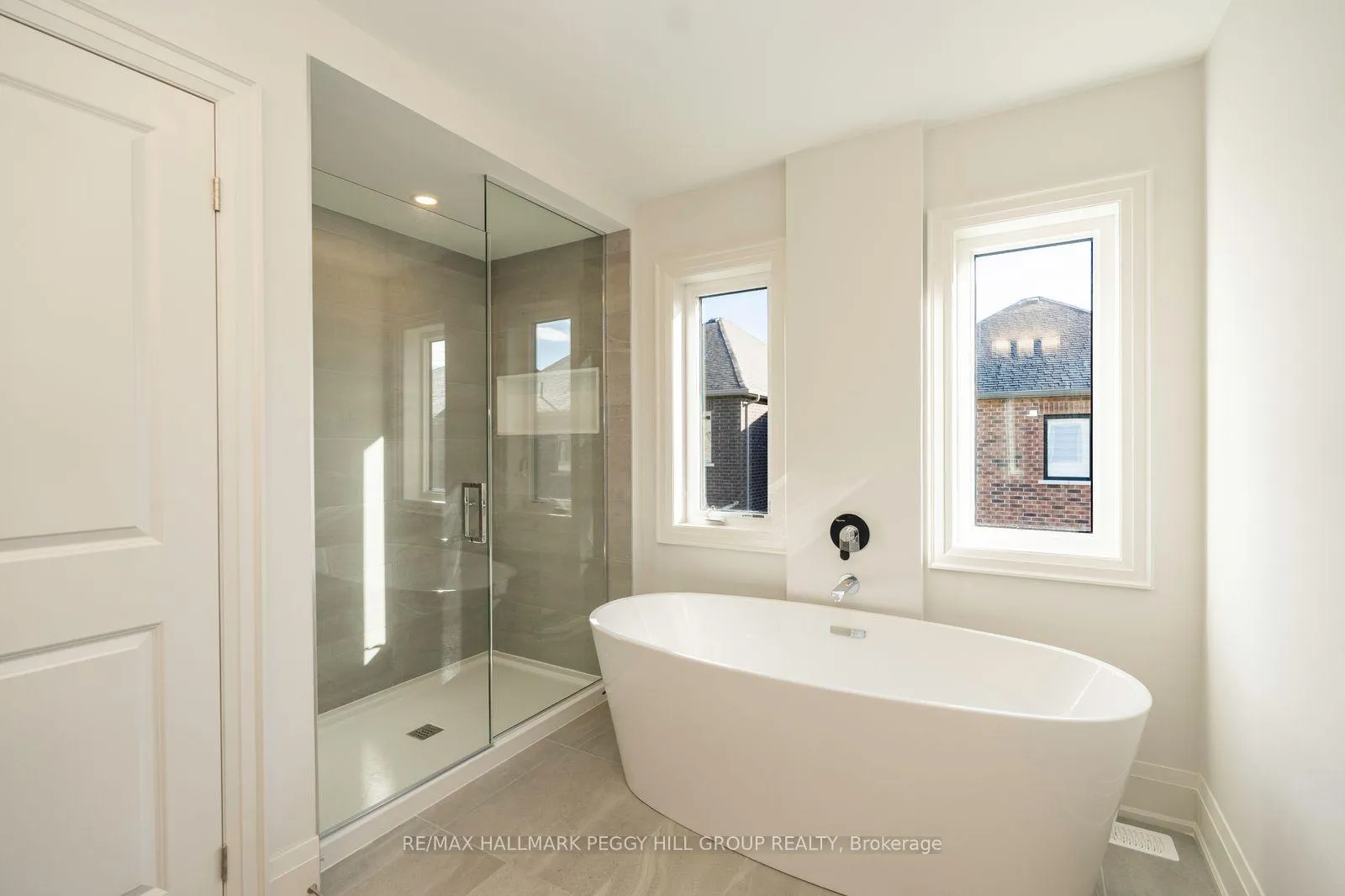 Photo 136 of 176 Durham Avenue, Barrie, Rural Barrie Southeast — HOMEH