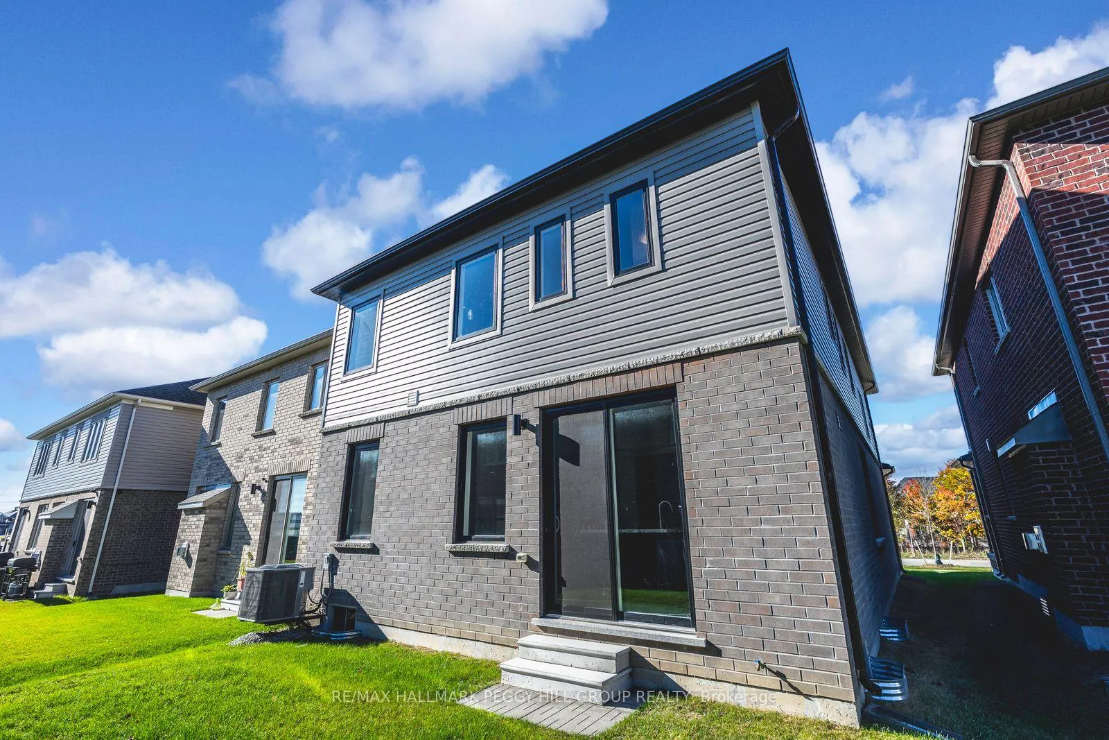 Photo 274 of 176 Durham Avenue, Barrie, Rural Barrie Southeast — HOMEH