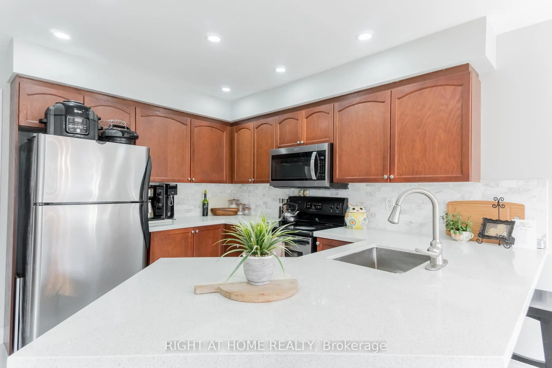 Photo 6 of 63 Feint Drive, Ajax, Northwest Ajax — HOMEH