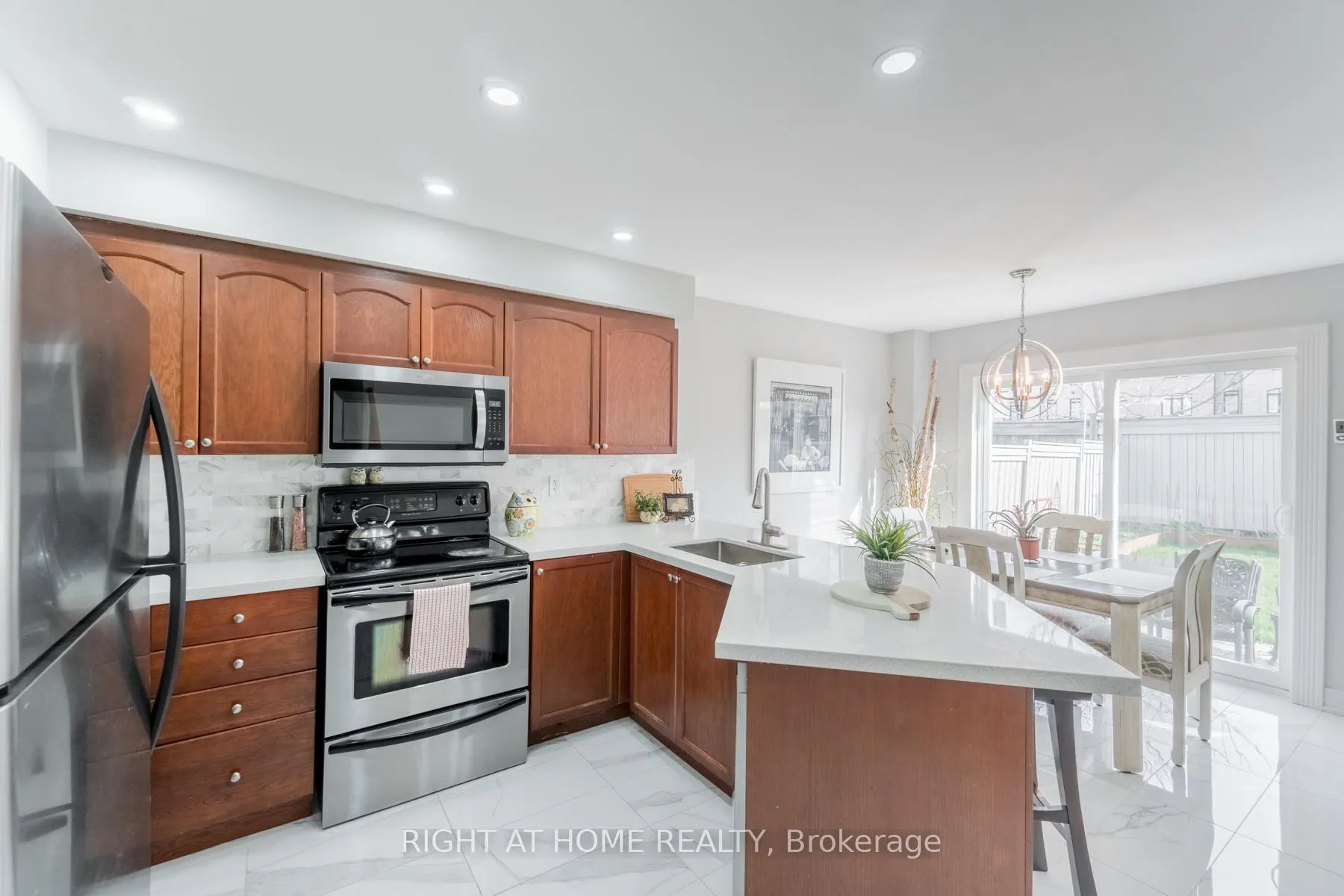 Photo 7 of 63 Feint Drive, Ajax, Northwest Ajax — HOMEH