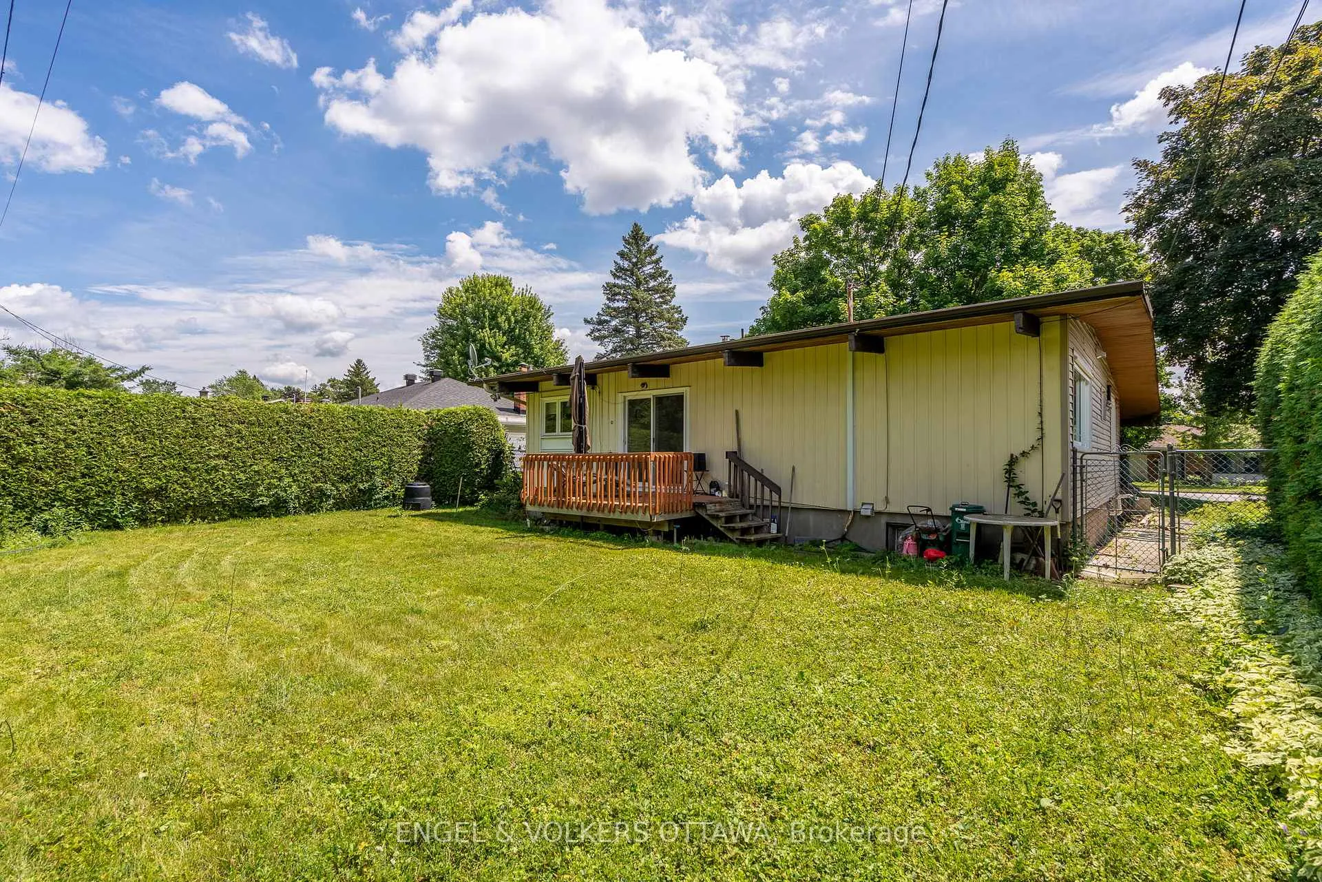 Photo 423 of 941 Cromwell Drive, Ottawa, Riverside Park — HOMEH