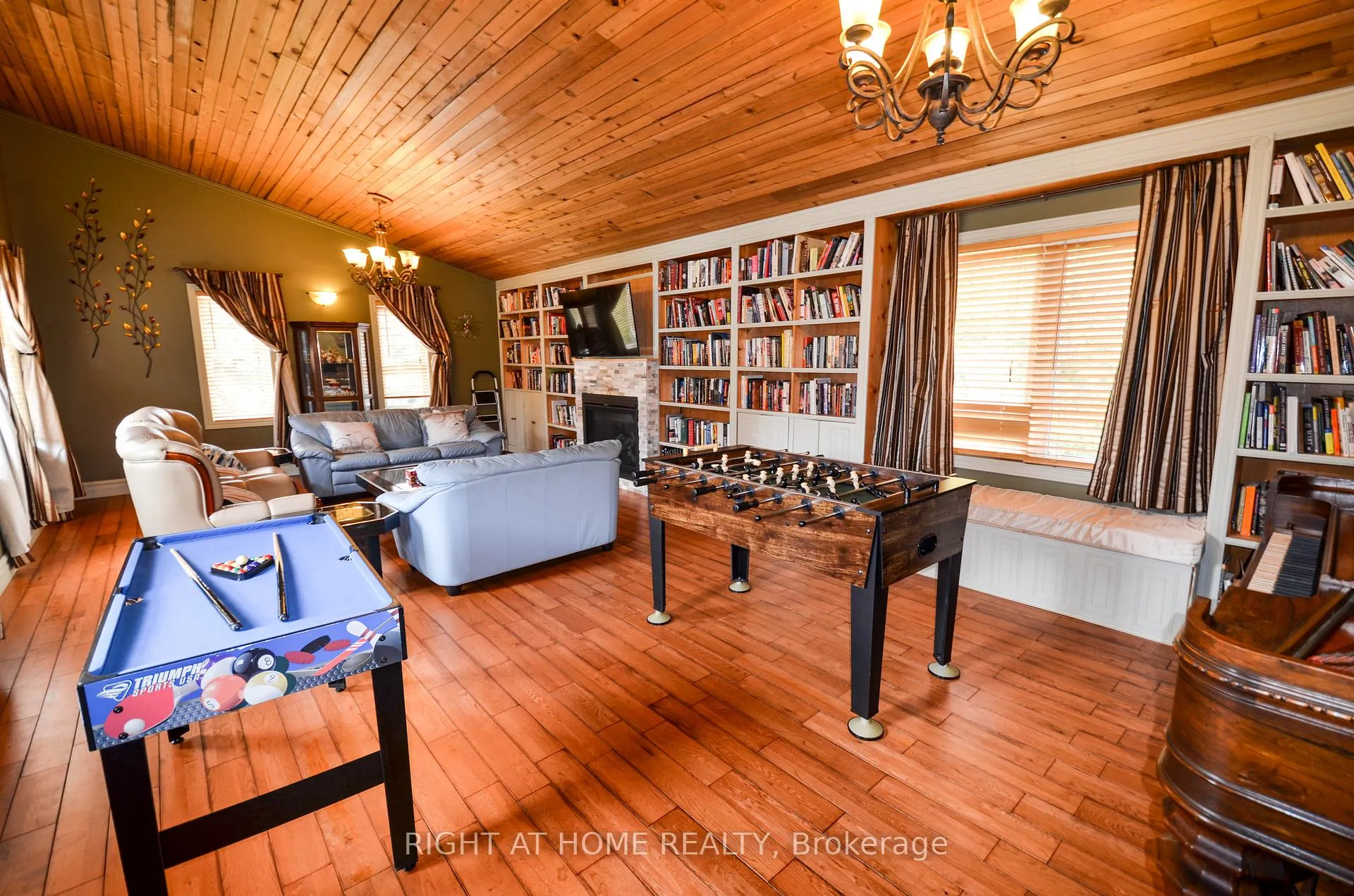 Photo 2 of 49 Winfield Drive, Tay, Victoria Harbour — HOMEH