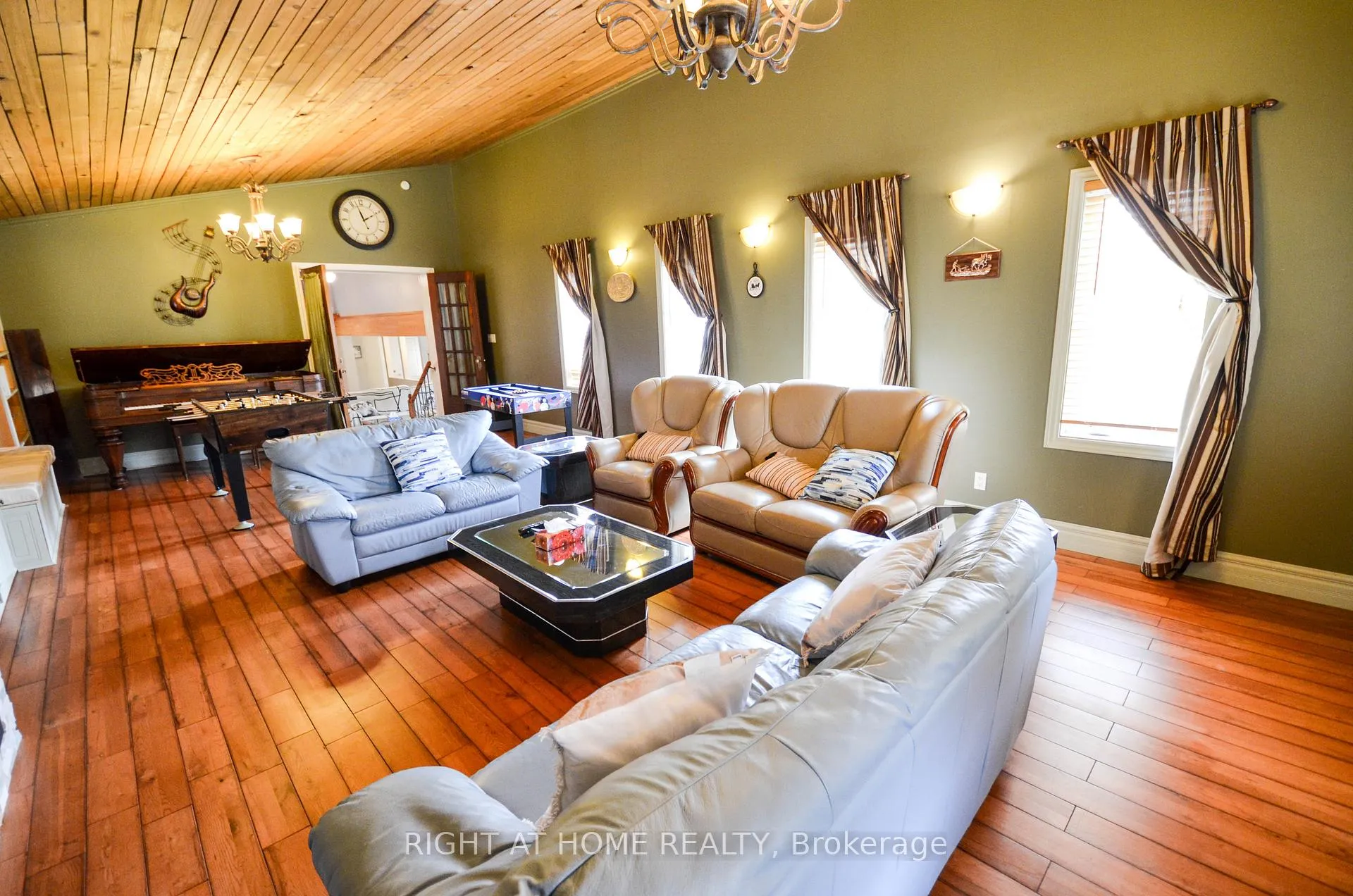 Photo 3 of 49 Winfield Drive, Tay, Victoria Harbour — HOMEH