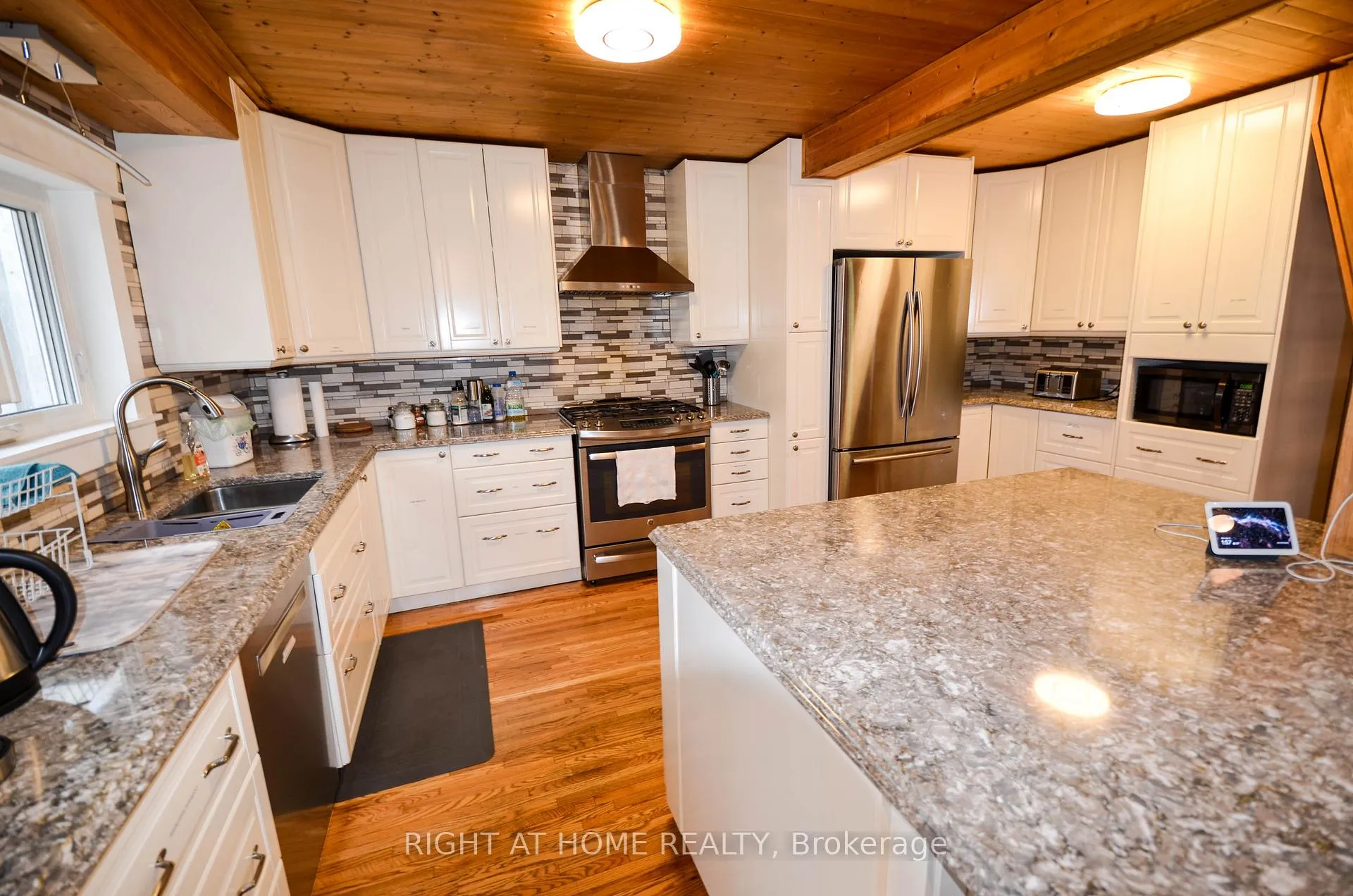 Photo 5 of 49 Winfield Drive, Tay, Victoria Harbour — HOMEH