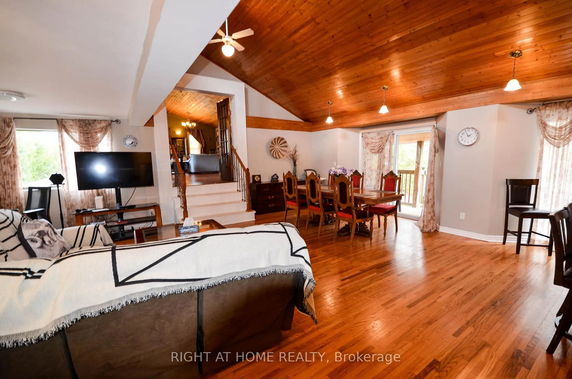 Photo 10 of 49 Winfield Drive, Tay, Victoria Harbour — HOMEH