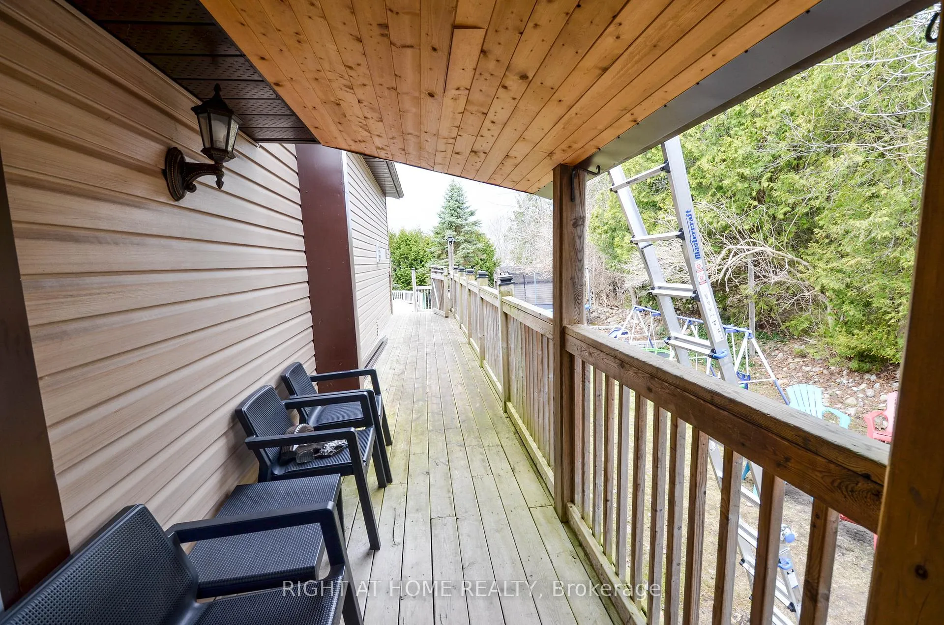 Photo 11 of 49 Winfield Drive, Tay, Victoria Harbour — HOMEH