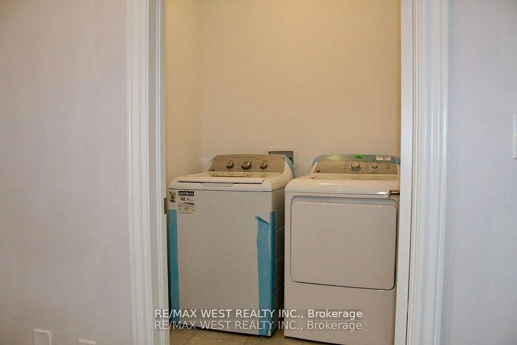 Photo 10 of 26 Glacier Crescent, Belleville, Belleville Ward — HOMEH