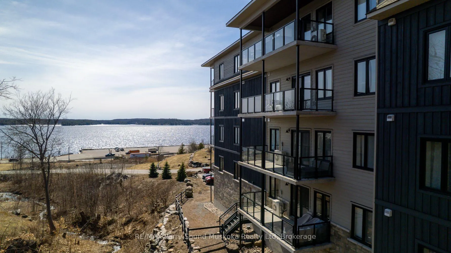 Photo 5 of Unit 401, 11B Salt Dock Road, Parry Sound — HOMEH
