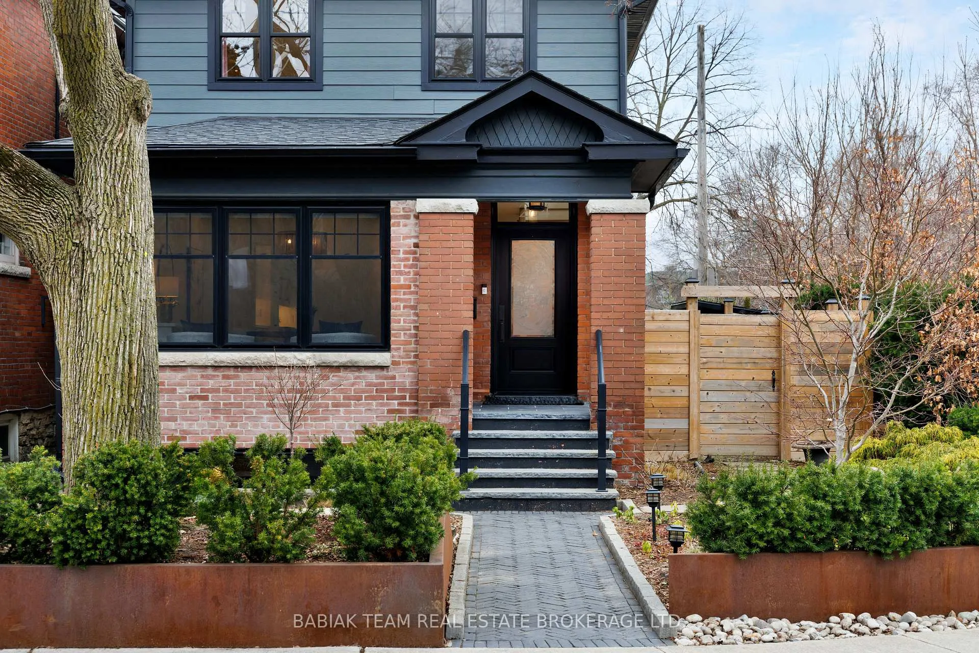 Photo 3 of 264 Pacfic Avenue, Toronto, High Park North — HOMEH