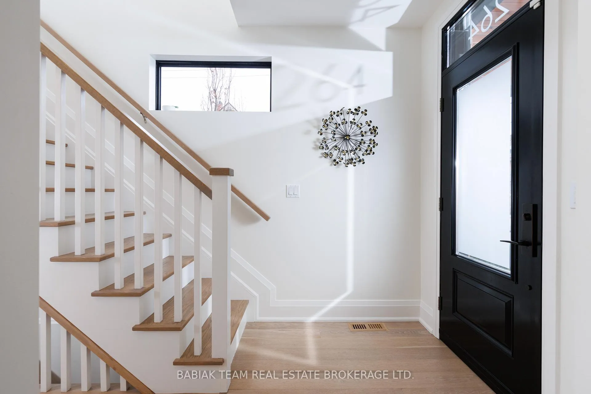 Photo 4 of 264 Pacfic Avenue, Toronto, High Park North — HOMEH