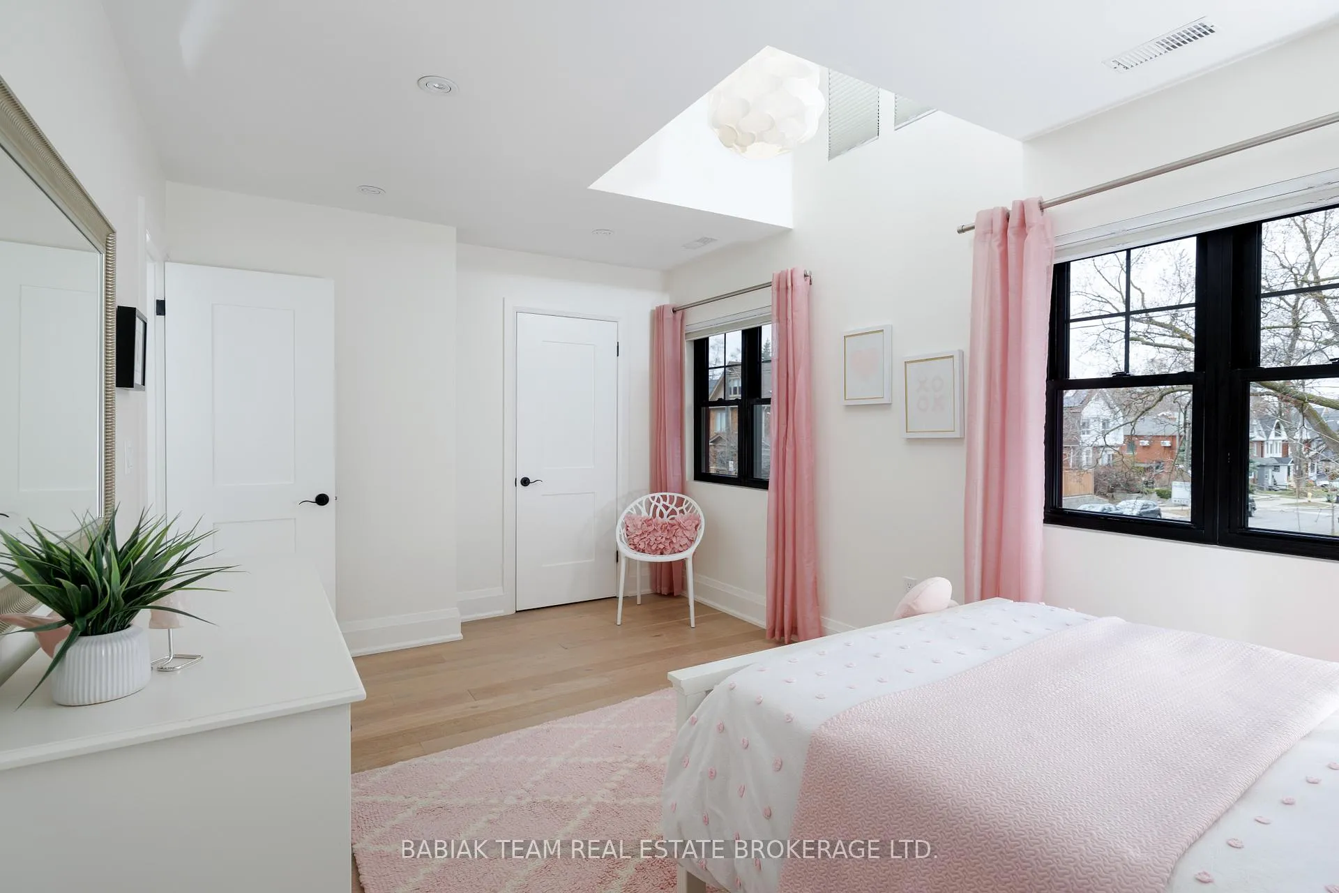 Photo 33 of 264 Pacfic Avenue, Toronto, High Park North — HOMEH