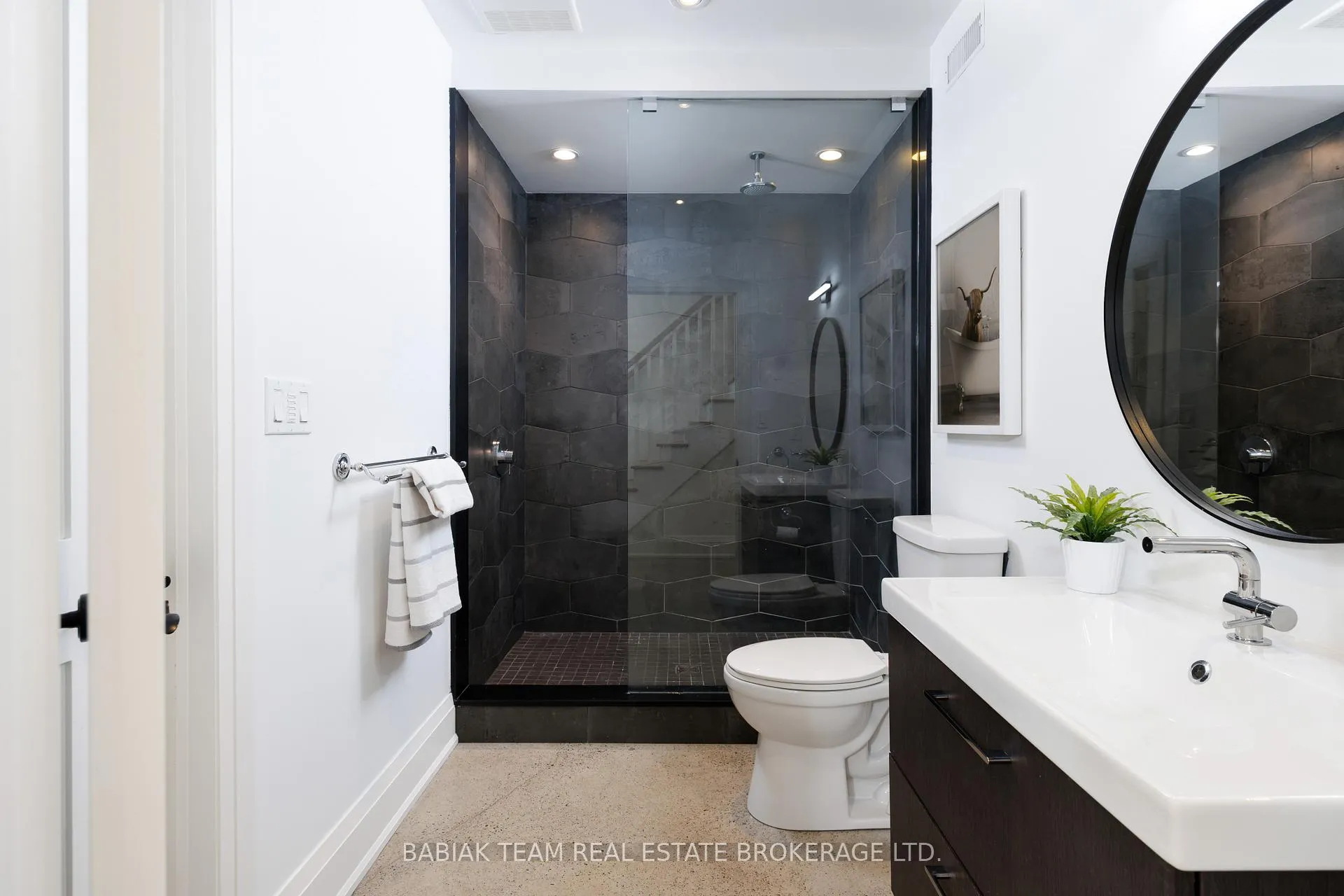 Photo 37 of 264 Pacfic Avenue, Toronto, High Park North — HOMEH