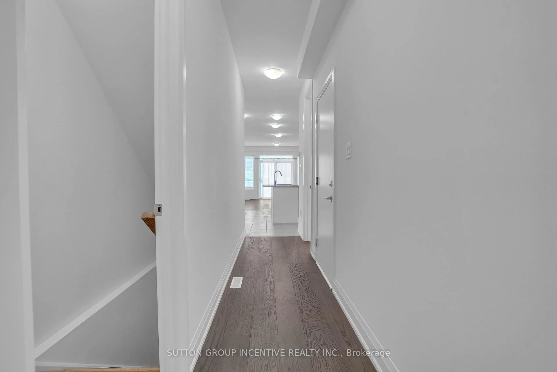 Photo 3 of Unit 1, 3 Ranch Terrace, Barrie, Rural Barrie Southeast — HOMEH