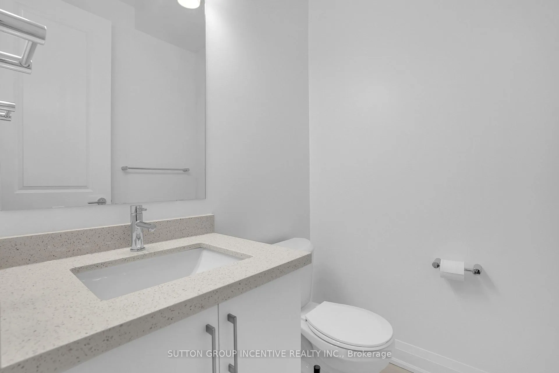 Photo 4 of Unit 1, 3 Ranch Terrace, Barrie, Rural Barrie Southeast — HOMEH