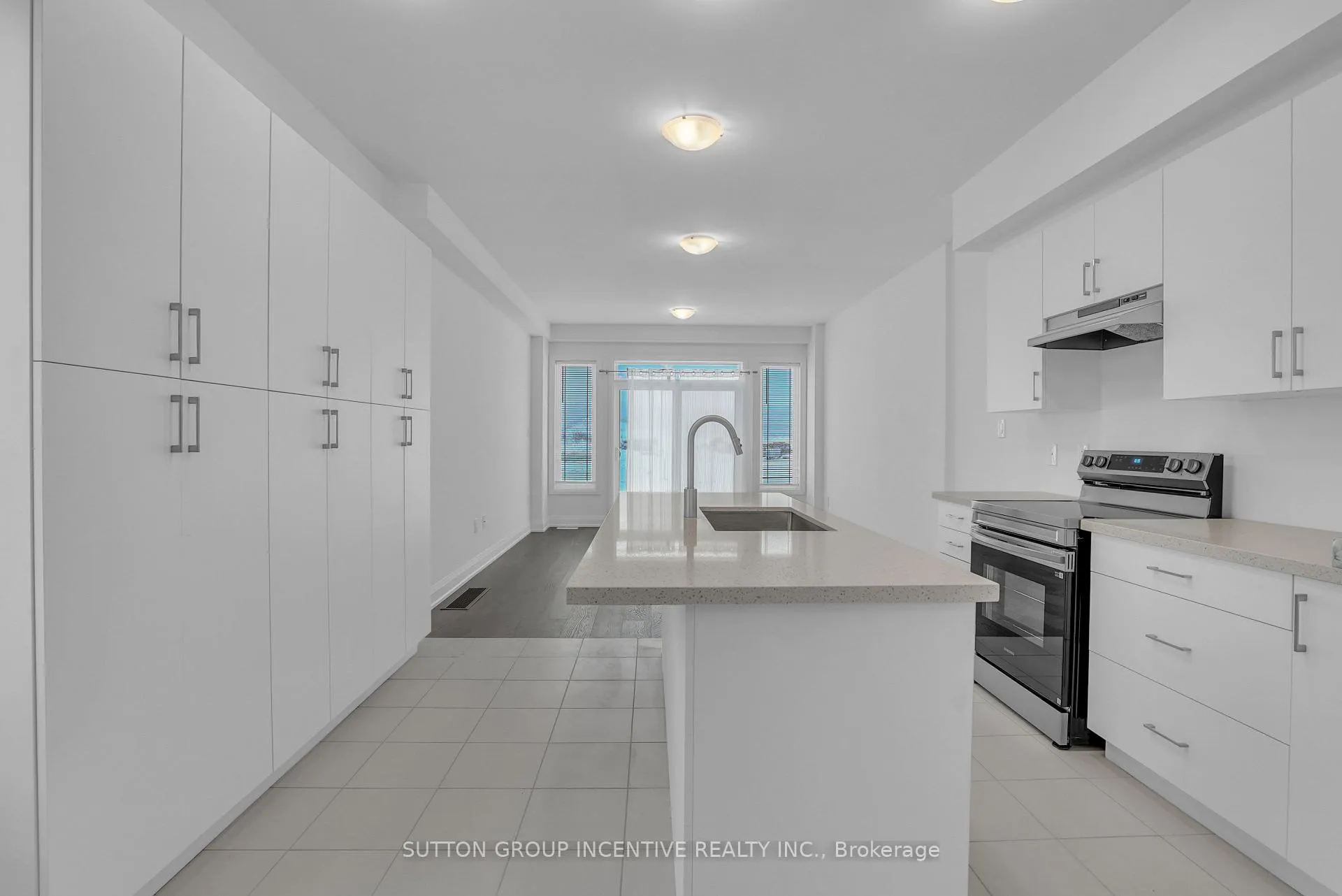 Photo 5 of Unit 1, 3 Ranch Terrace, Barrie, Rural Barrie Southeast — HOMEH