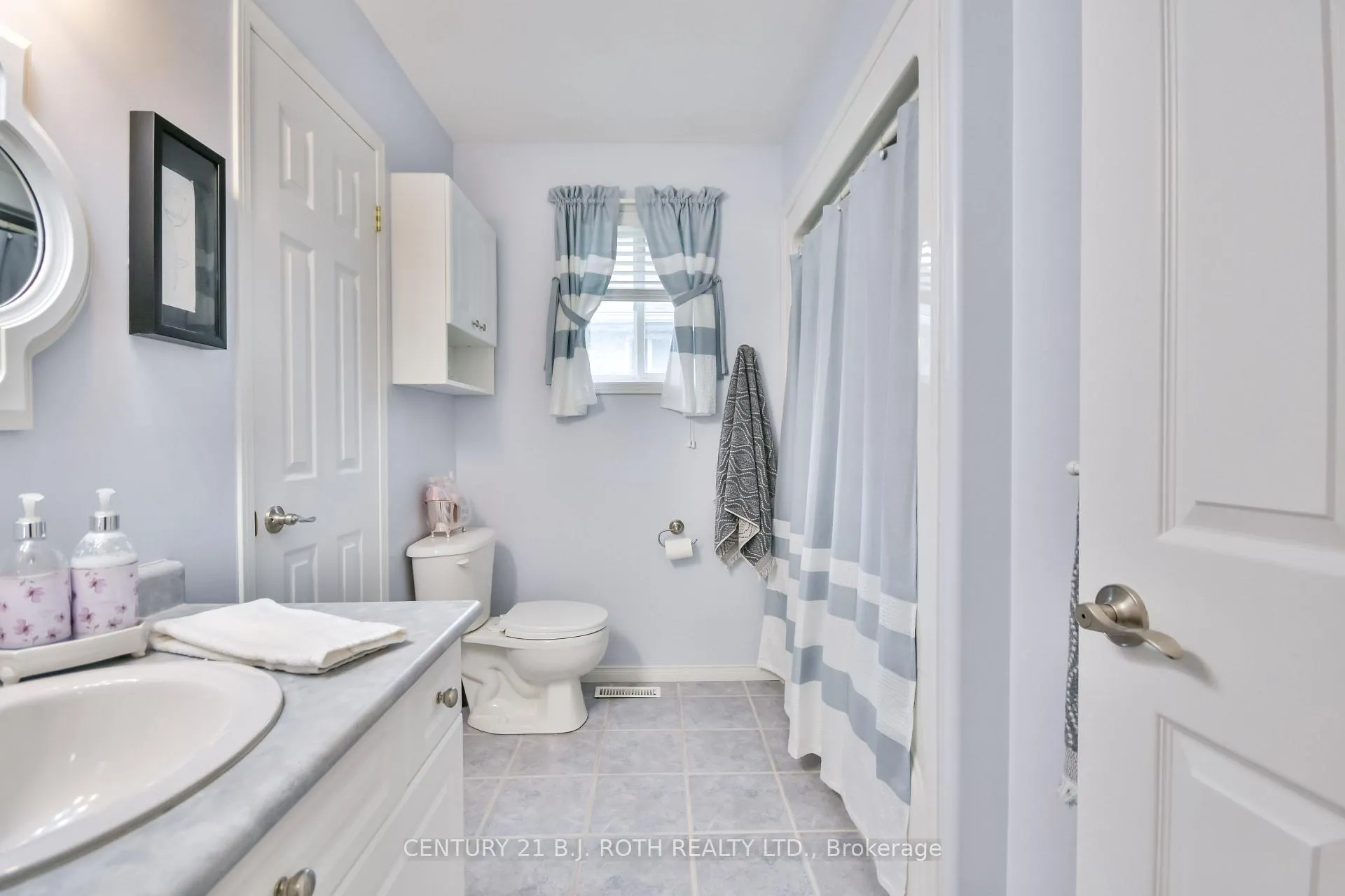Photo 182 of 77 Sun King Crescent, Barrie, Innis-Shore — HOMEH