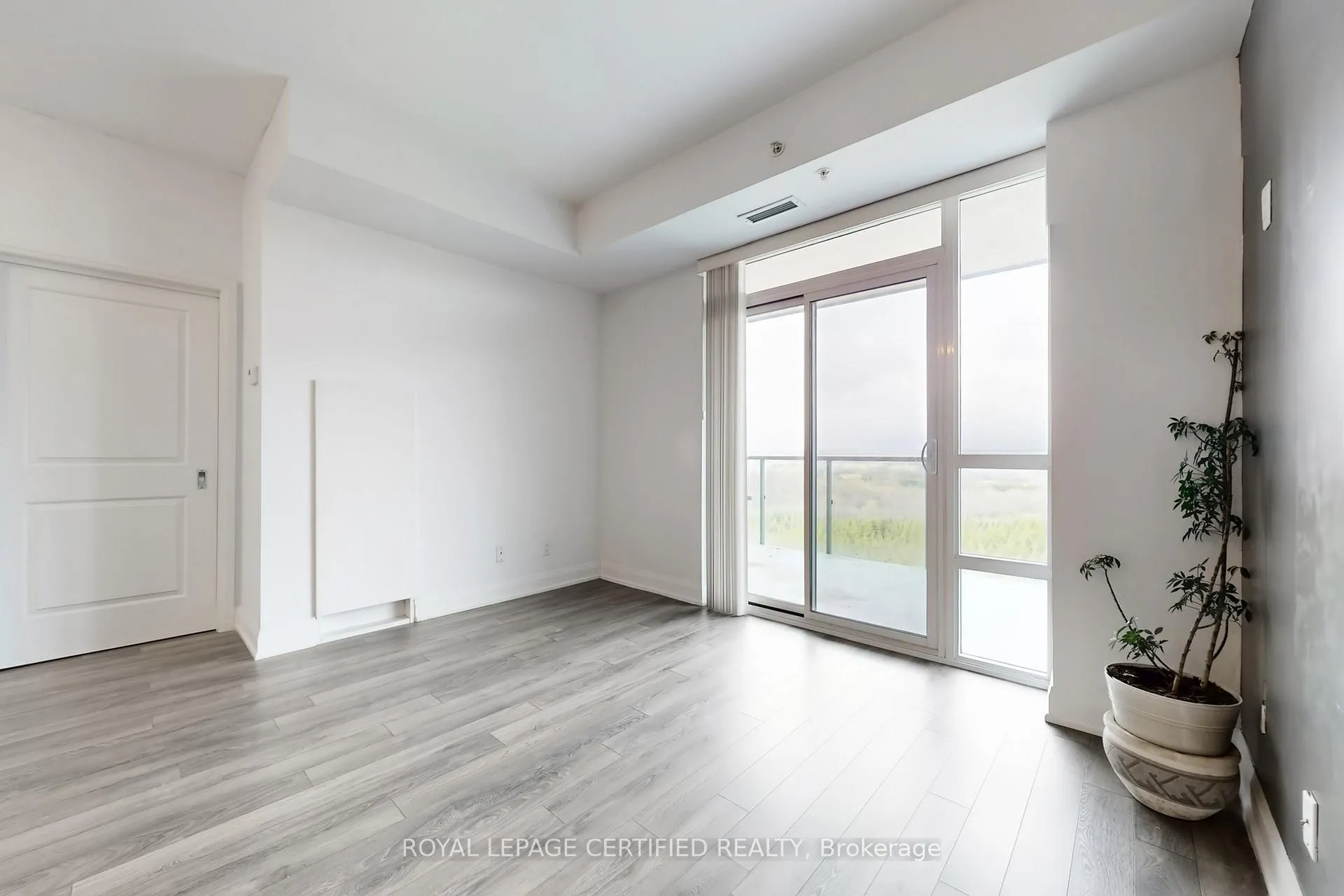 Photo 9 of Unit 711, 55 Yorkland Boulevard, Brampton, Goreway Drive Corridor — HOMEH