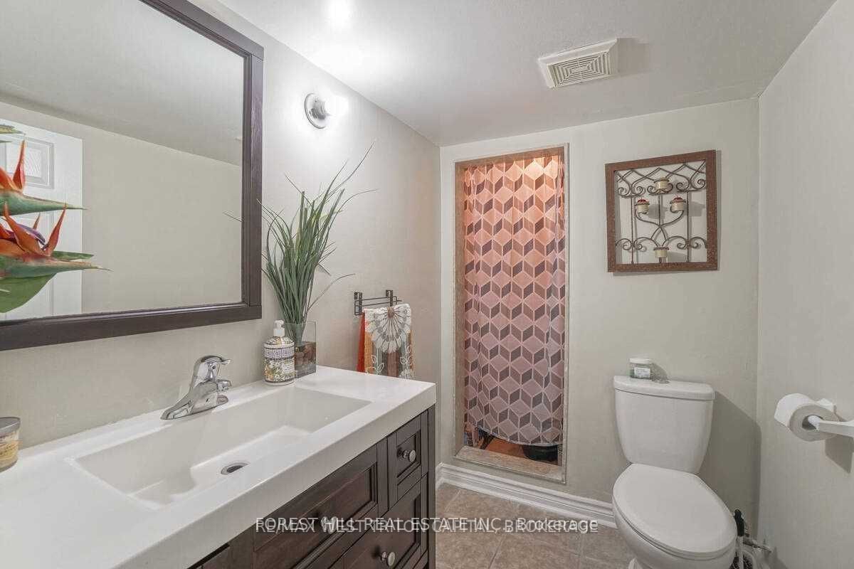 Photo 61 of 2 Reindeer Crescent N, Vaughan, Vellore Village — HOMEH