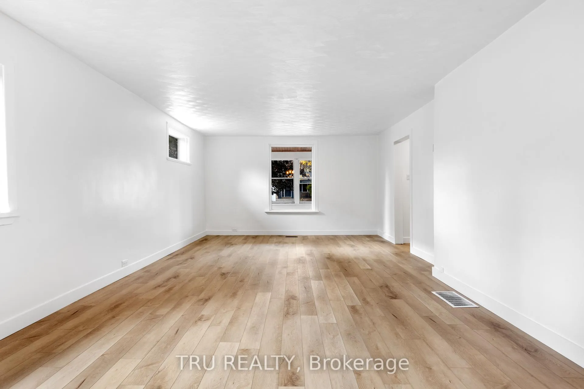 Photo 127 of Unit 1, 2235 Webster Avenue, Ottawa, Alta Vista — HOMEH