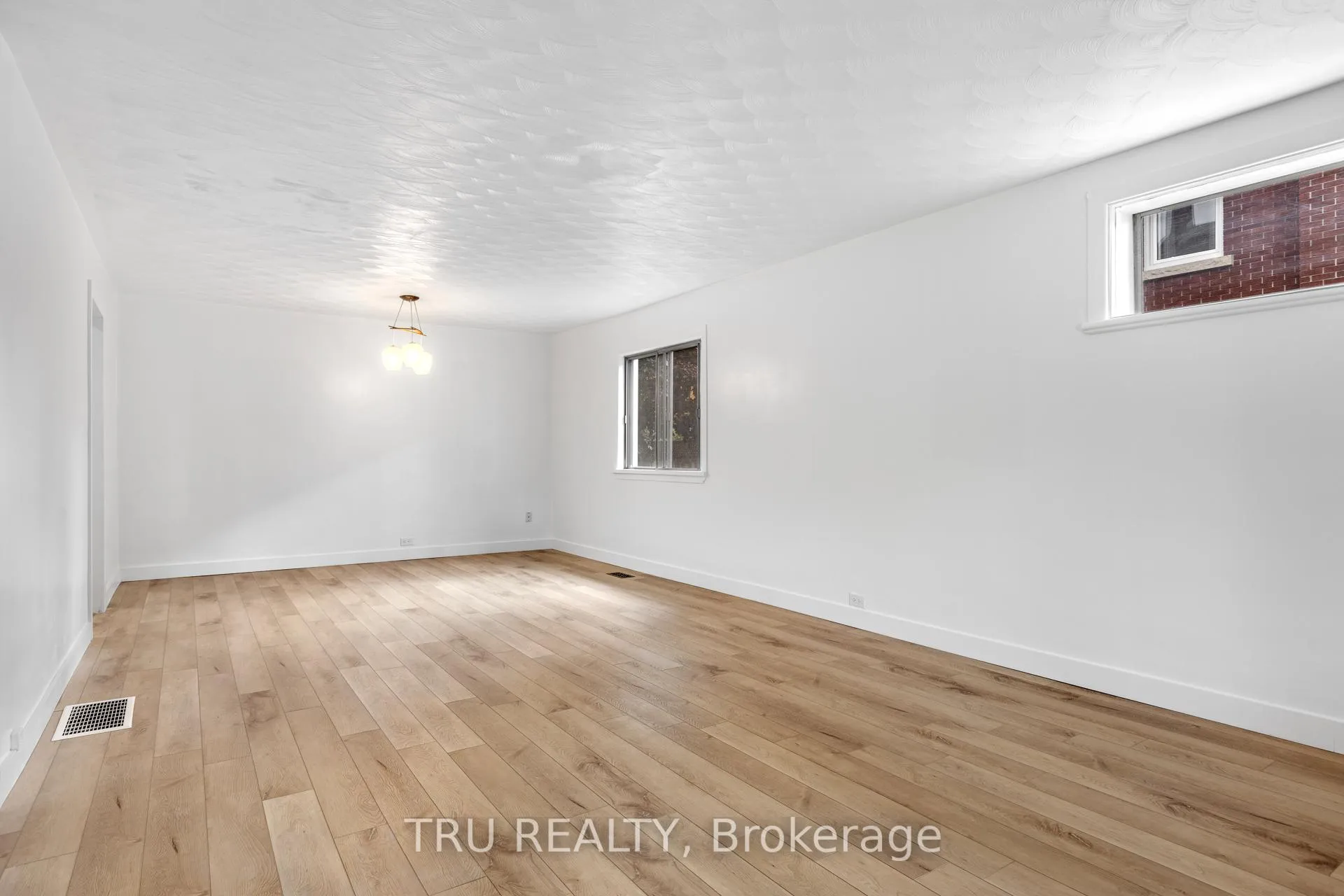 Photo 161 of Unit 1, 2235 Webster Avenue, Ottawa, Alta Vista — HOMEH
