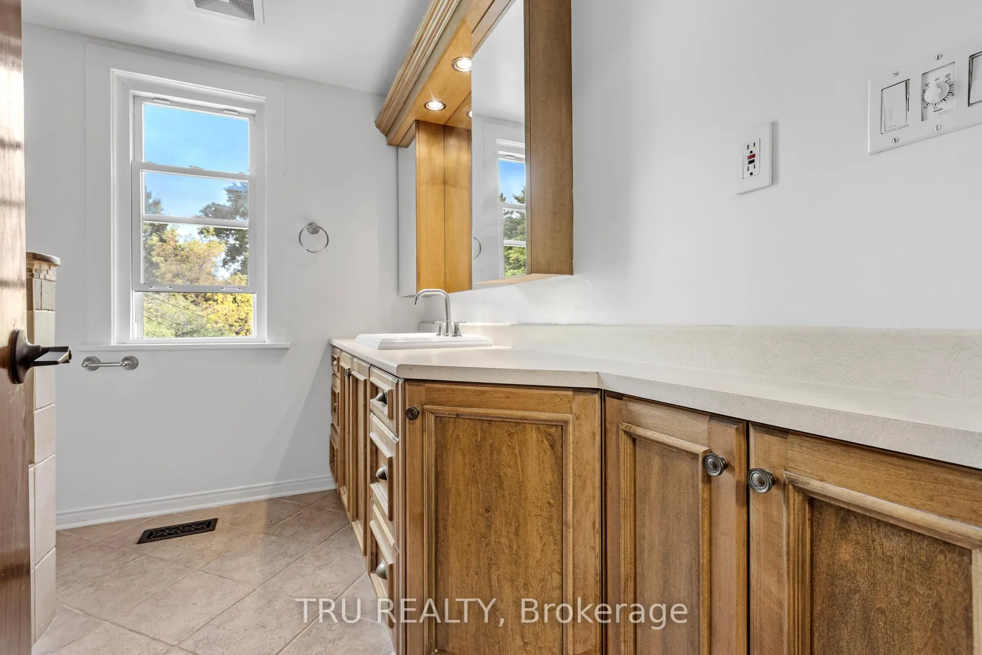 Photo 238 of Unit 1, 2235 Webster Avenue, Ottawa, Alta Vista — HOMEH