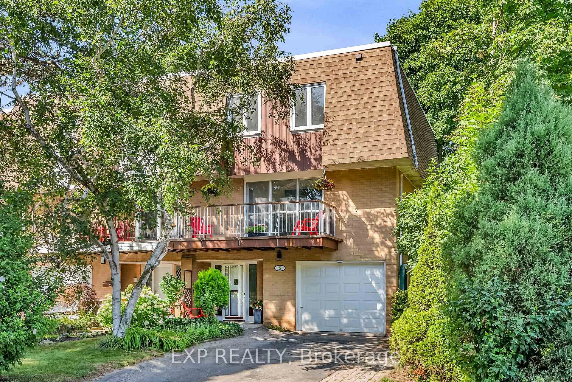 Front of Unit 10, 27 Tulip Street