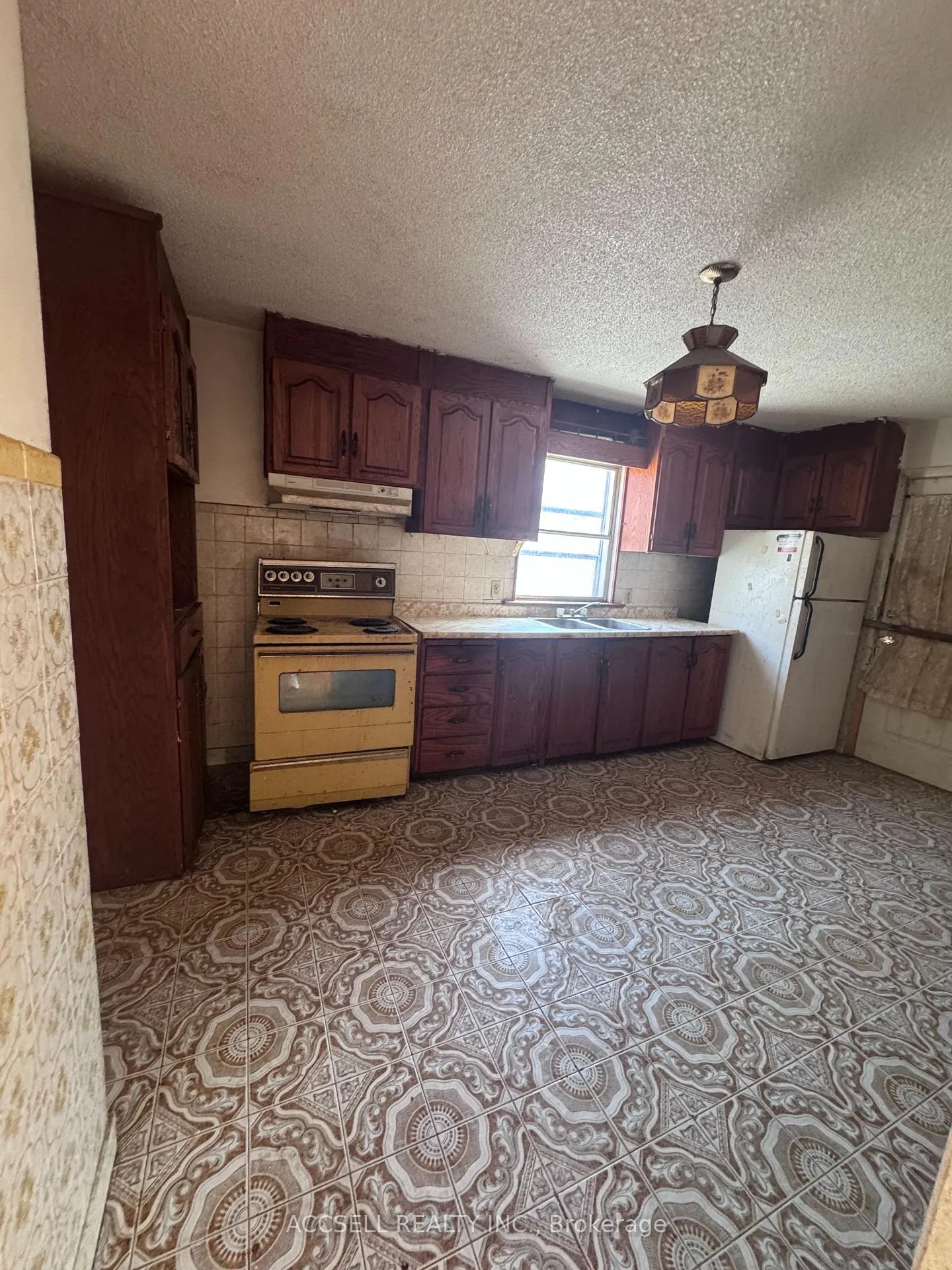 Photo 68 of 1122 Aldea Avenue, Ottawa, Billings Bridge — HOMEH