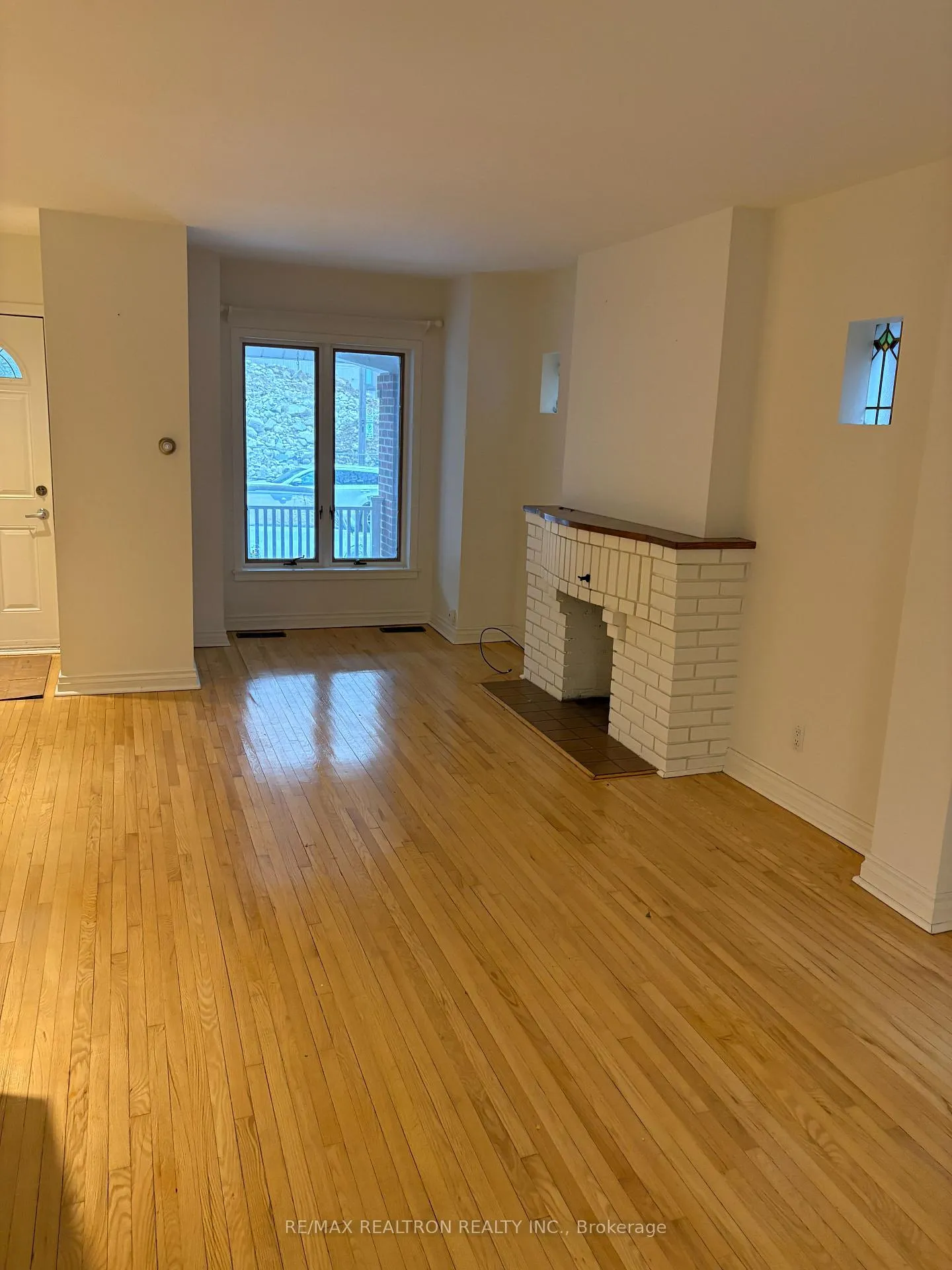 Photo 3 of 18 Henning Avenue, Toronto, Yonge-Eglinton — HOMEH