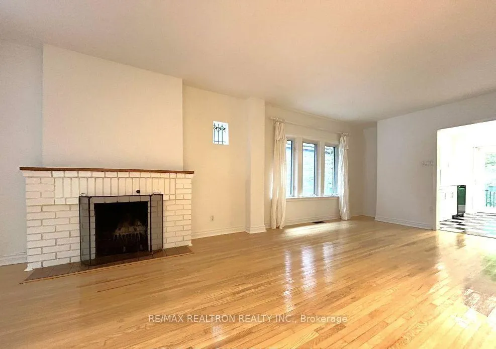 Photo 4 of 18 Henning Avenue, Toronto, Yonge-Eglinton — HOMEH