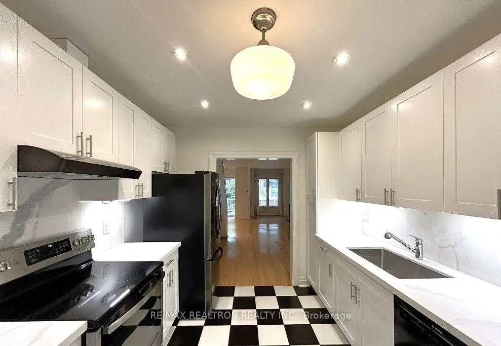 Photo 6 of 18 Henning Avenue, Toronto, Yonge-Eglinton — HOMEH
