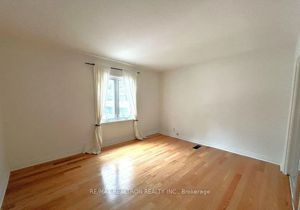 Photo 12 of 18 Henning Avenue, Toronto, Yonge-Eglinton — HOMEH