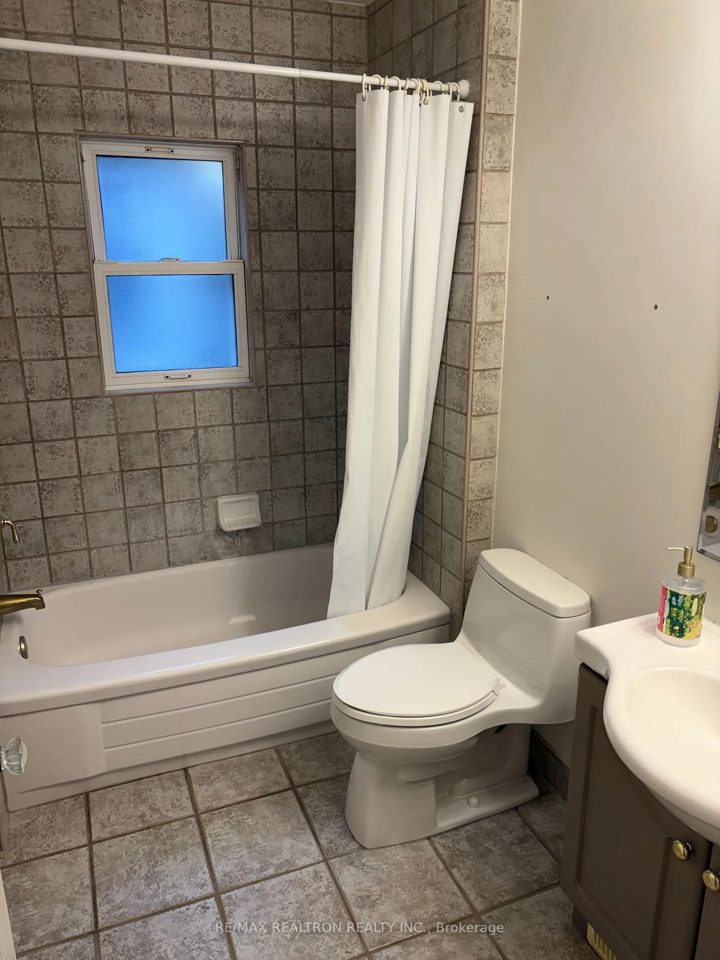 Photo 13 of 18 Henning Avenue, Toronto, Yonge-Eglinton — HOMEH
