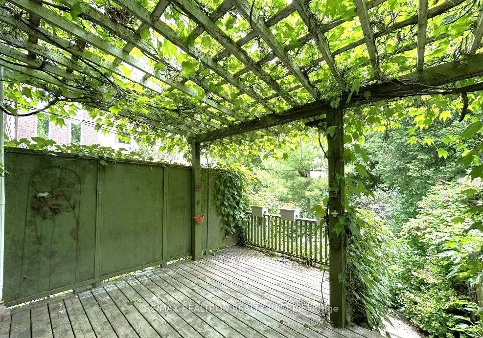 Photo 14 of 18 Henning Avenue, Toronto, Yonge-Eglinton — HOMEH