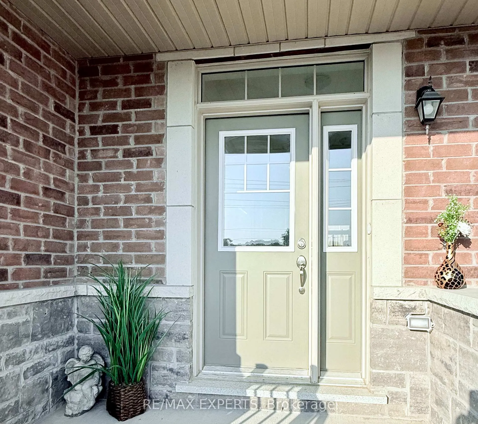 Photo 2 of 2229 Grainger Loop, Innisfil, Rural Innisfil — HOMEH