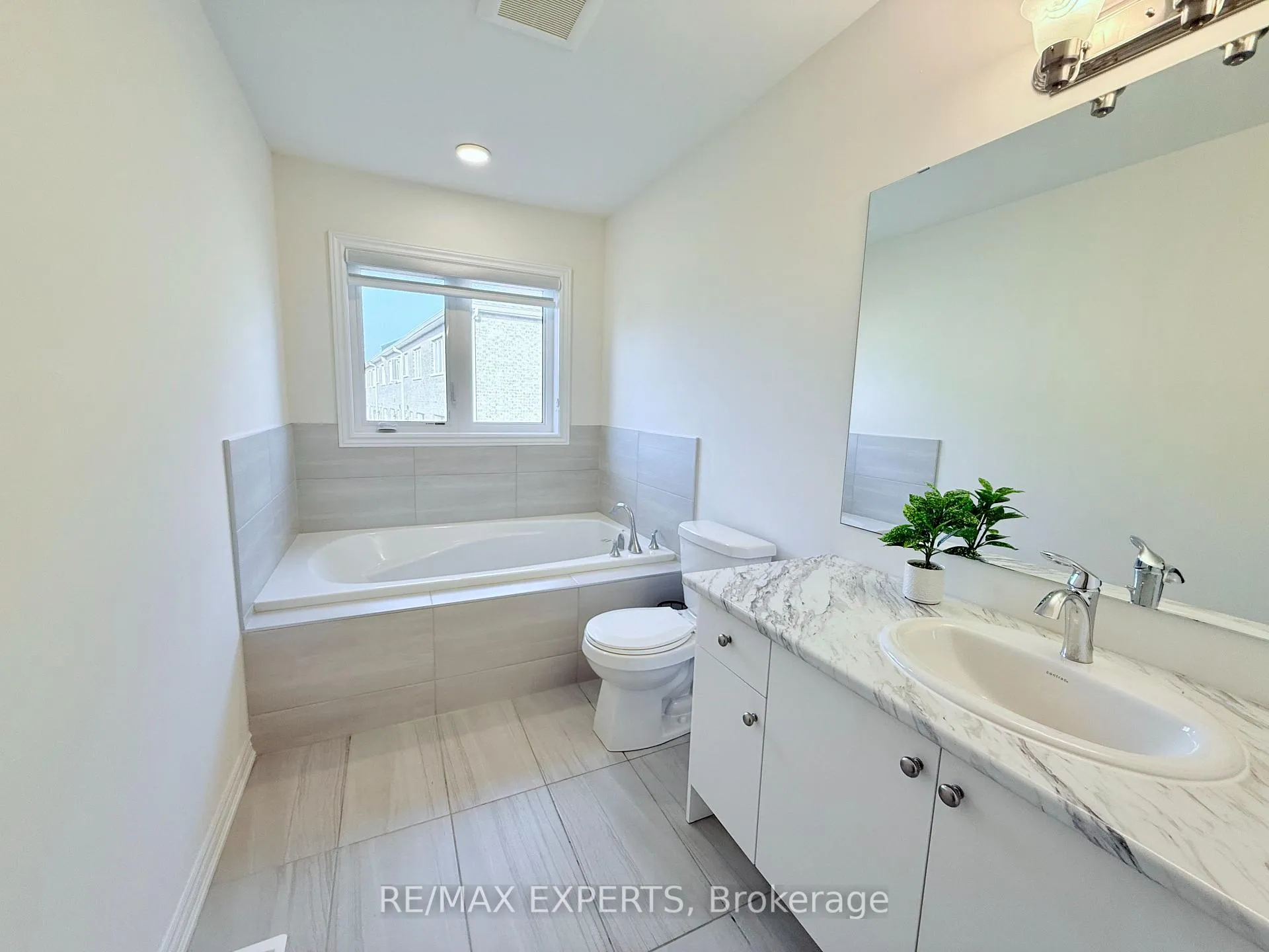 Photo 17 of 2229 Grainger Loop, Innisfil, Rural Innisfil — HOMEH