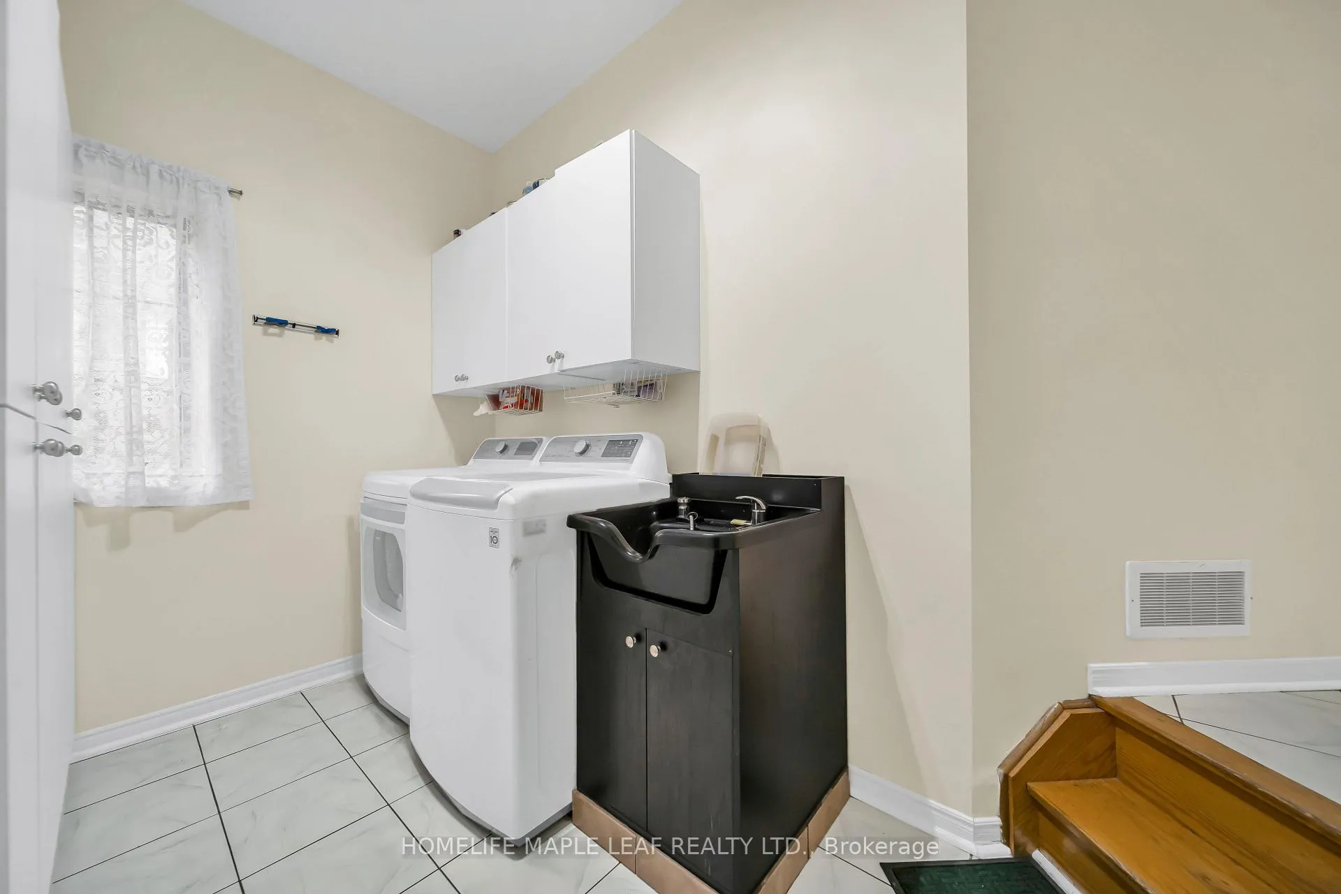 Photo 11 of 87 Softneedle Avenue, Brampton, Sandringham-Wellington — HOMEH