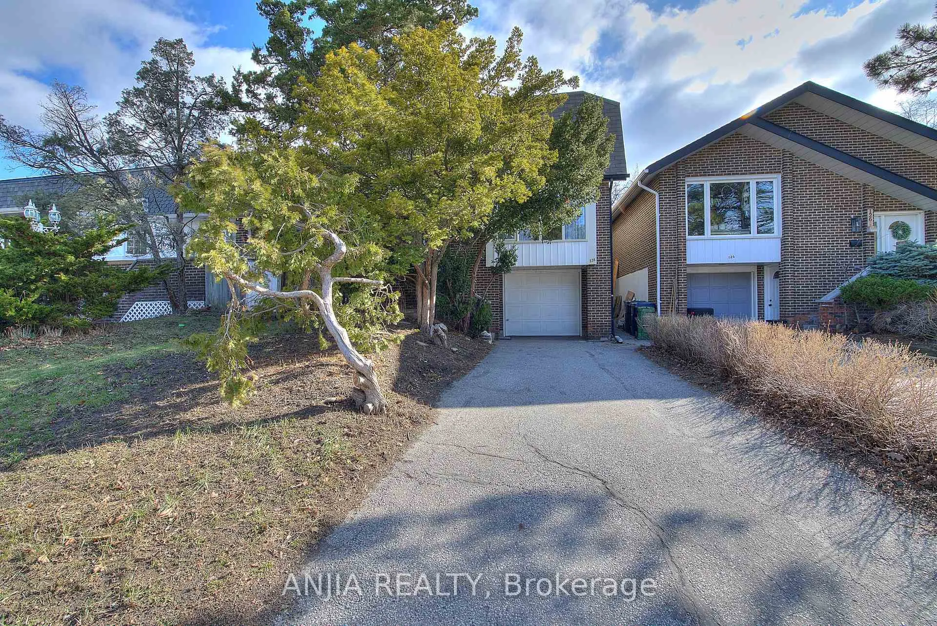Photo 1 of Unit Cres, 128 Loganberry Crescent, North York, Hillcrest Village — HOMEH