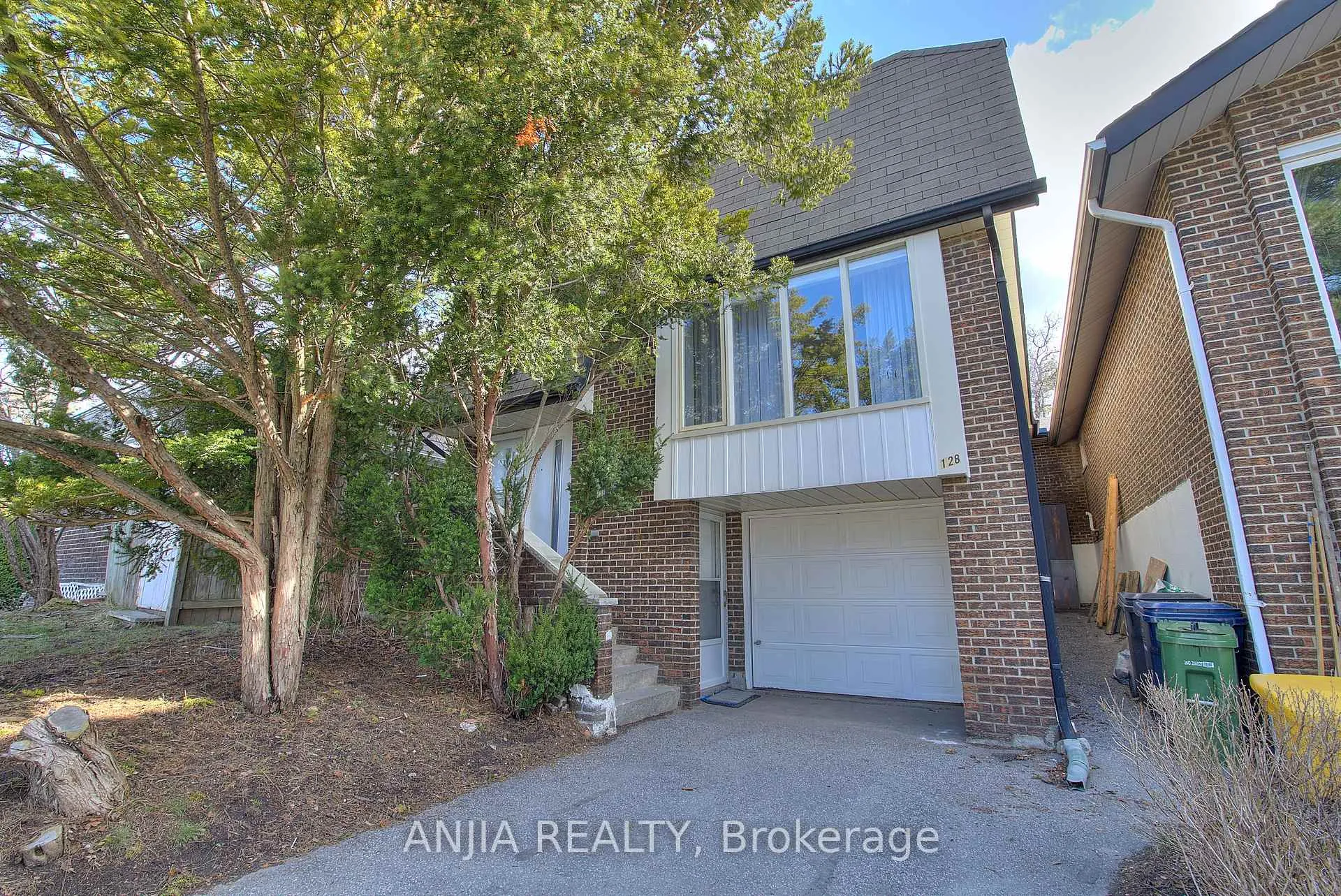 Photo 2 of Unit Cres, 128 Loganberry Crescent, North York, Hillcrest Village — HOMEH