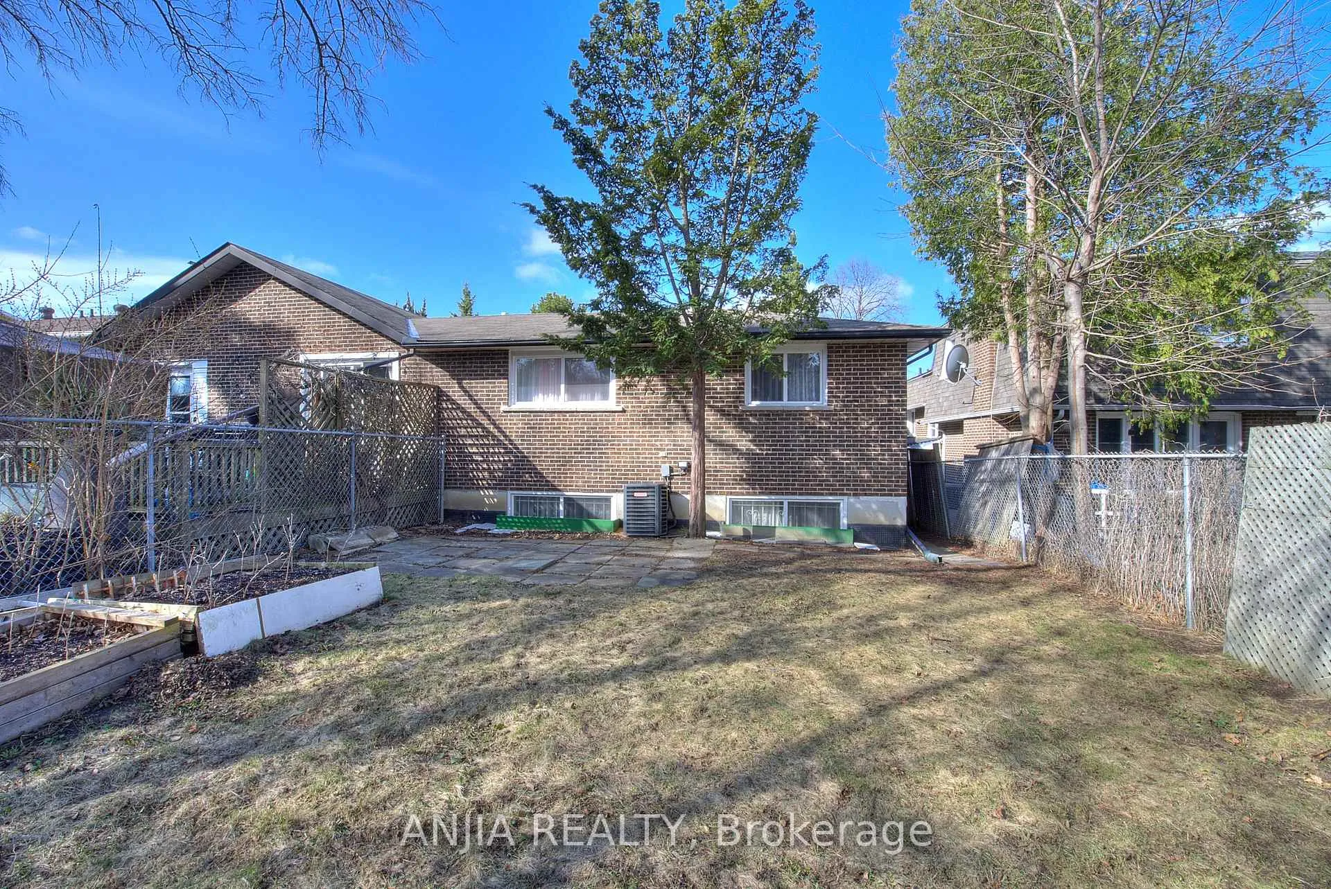 Photo 4 of Unit Cres, 128 Loganberry Crescent, North York, Hillcrest Village — HOMEH