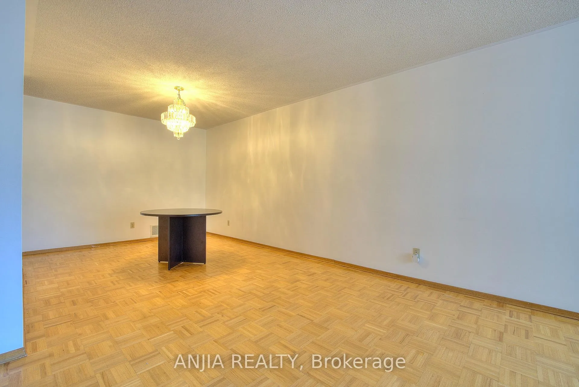 Photo 6 of Unit Cres, 128 Loganberry Crescent, North York, Hillcrest Village — HOMEH