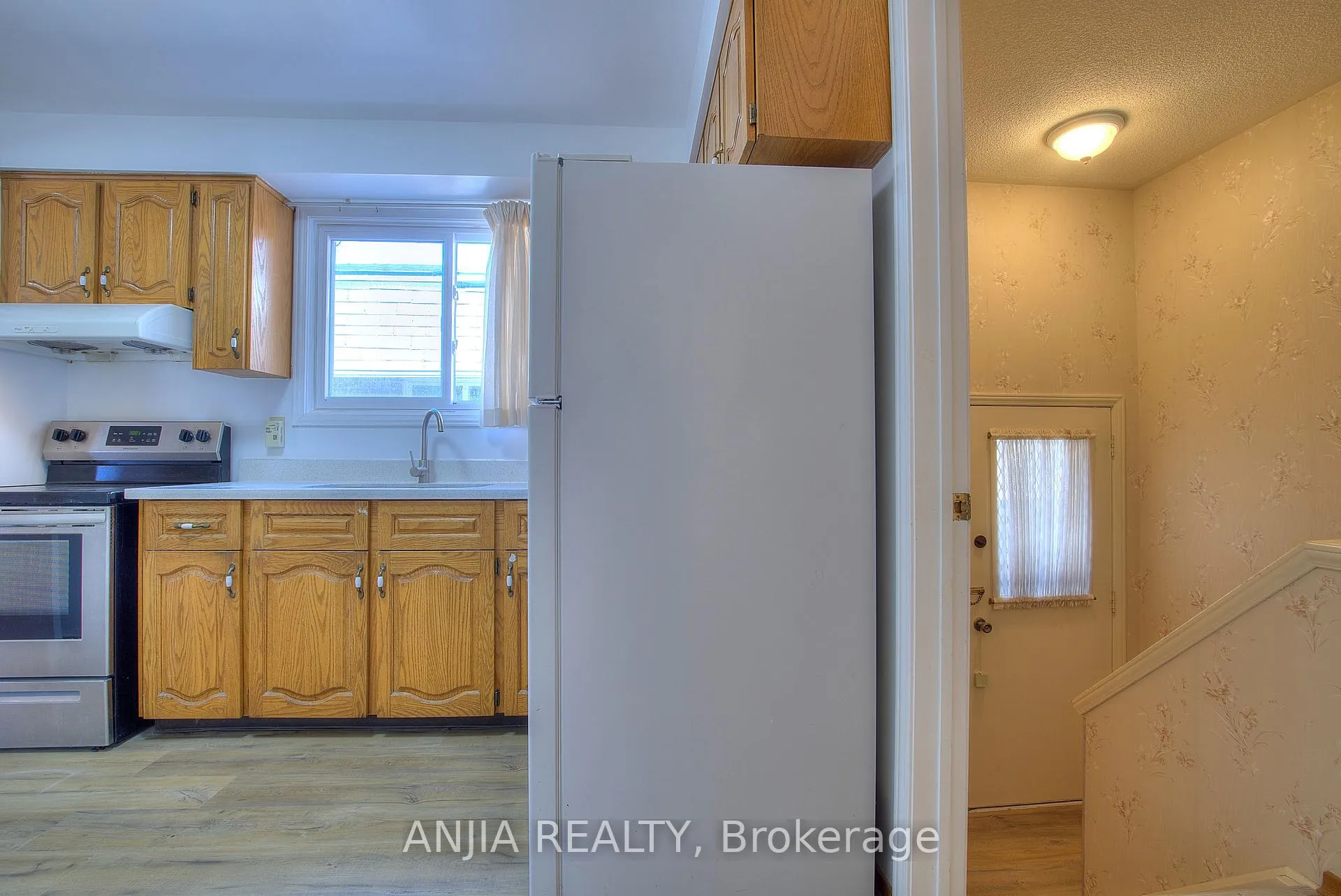 Photo 8 of Unit Cres, 128 Loganberry Crescent, North York, Hillcrest Village — HOMEH